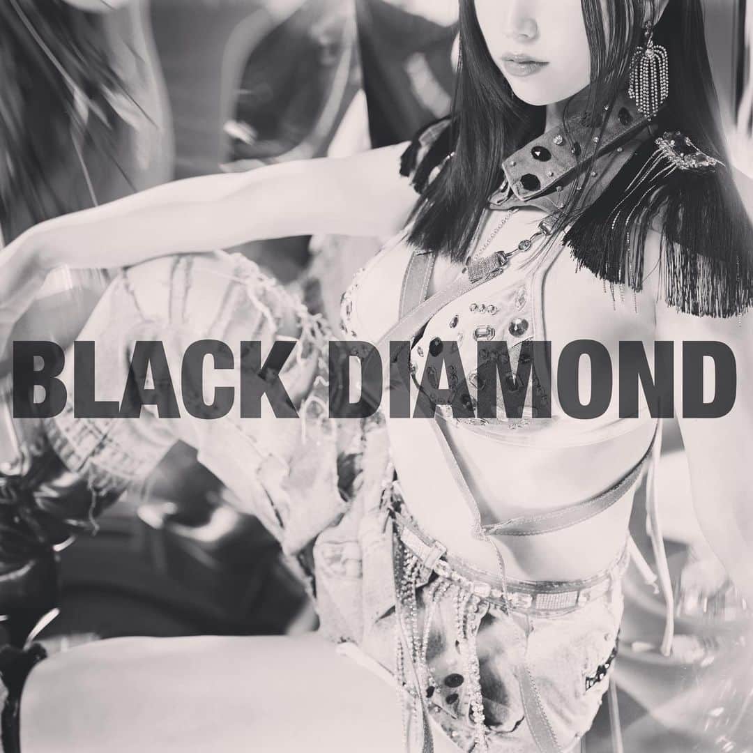 佐山愛のインスタグラム：「♦︎  ✨重大発表✨  世界を目指すダンス&ボーカルユニット  『BLACK DIAMOND』  🔥L.V爆誕🔥  *  🚨👇今すぐ詳細をチェック👇🚨  @bd_artist_member  @blackdiamond_official_account  🚨👆CHECK IT OUT NOW！👆🚨  *  ✨중대 발표✨  세계를 지향하는 댄스&보컬 유닛🌍  『블랙다이아몬드』  🔥엘뷔 시작🔥  *  ✨Important announcement✨  Dance & Vocal Unit  『BLACK DIAMOND』  🔥 "L.V" is born🔥  * *  Check & Follow🙏💕  👇👇👇👇👇👇  💎Home page https://black-diamond.jp/  💎Official Instagram https://www.instagram.com/blackdiamond_official_account (@blackdiamond_official_account)  💎Official Instagram (members)👈My post updated💖 https://www.instagram.com/bd_artist_member (@bd_artist_member)  💎Official Twitter https://twitter.com/BD20230321 (@BD20230321)  💎Official TikTok https://www.tiktok.com/@blackdiamond_official_jp (@blackdiamond_official_jp)  💎Official YOUTUBE https://www.youtube.com/channel/UCQV5ZBsxSNrgMQtbhFD3NbQ  👆👆👆👆👆👆  *  #BLACKDIAMOND #BLACK_DIAMOND #BD #BD20230321 #music #début #LVstagram #블랙다이아몬드 #엘뷔」