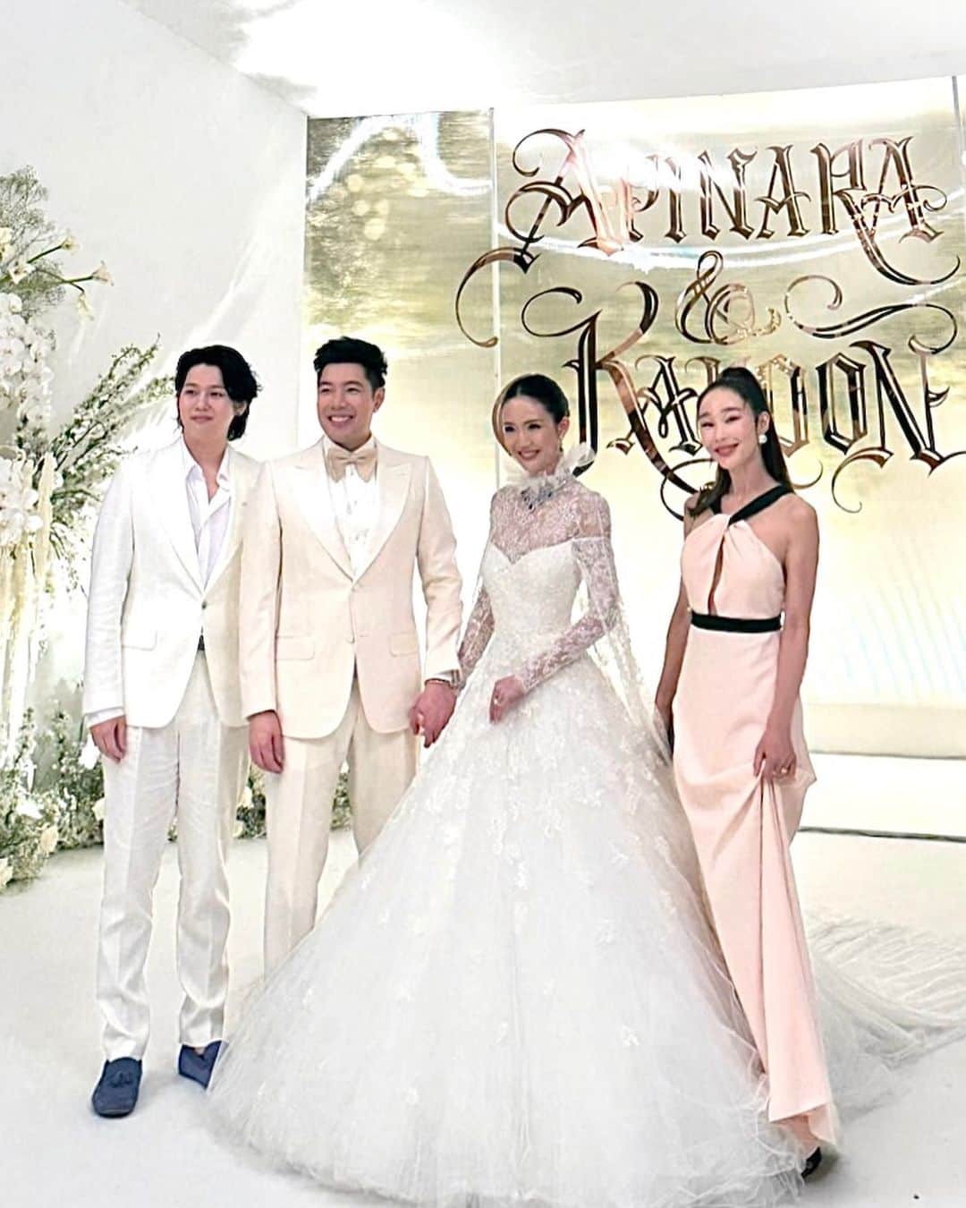 ロンさんのインスタグラム写真 - (ロンInstagram)「#apimahakaroon was great wedding party 🥳 Congratulation🎉 @kongkaroon & @p_apinara  We love you🥰」3月8日 18時12分 - chun_byoung_hwa