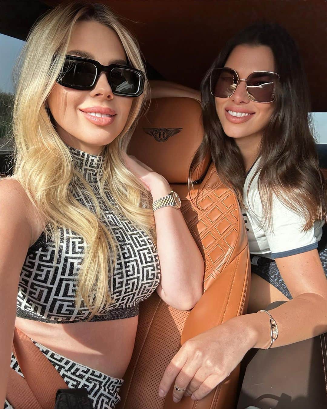 Крошка Алекс о взрослой жизниのインスタグラム：「С нашим днем, кошечки 🖤」