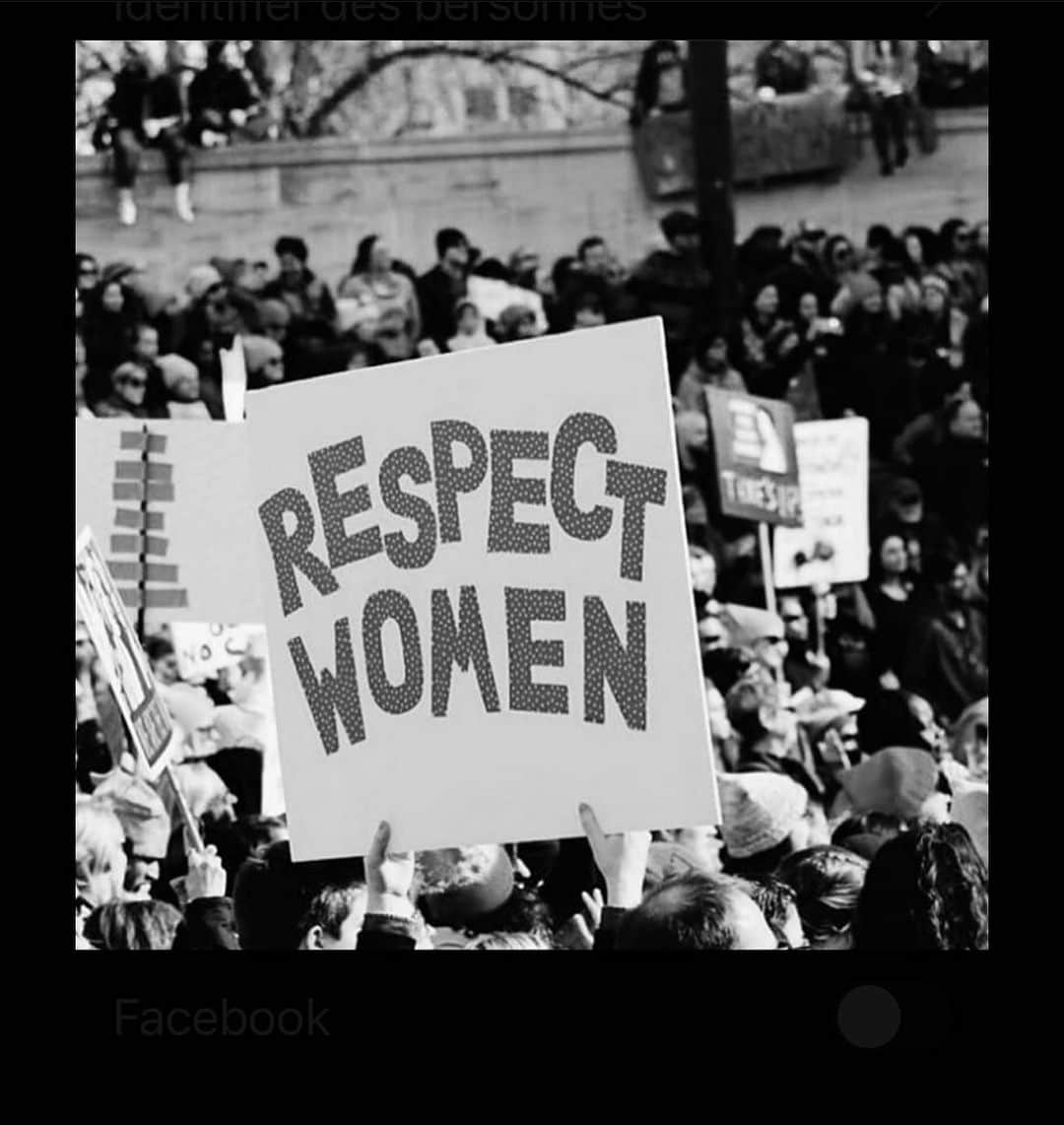 エマニュエル・ベアールのインスタグラム：「#journeeinternationaledesdroitsdesfemmes #internationalwomensday  #stopviolencesfaitesauxfemmes ✊🏼✊🏿✊ #march8internationalwomensday  #womenrightsarehumanrights」