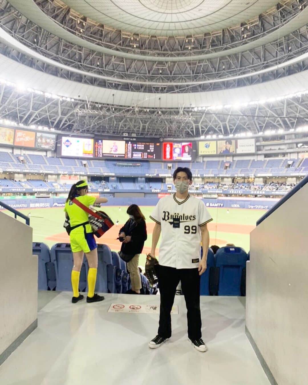 西野恭之介さんのインスタグラム写真 - (西野恭之介Instagram)「レンタル西野。オリックスのユニフォームを着て野球観戦して下さい。でした。ファールボールをキャッチして自分のサインボールを渡そうとしましたが飛んでくることはなかったです。ありがとうございます。  #レンタル西野」3月8日 18時31分 - choplin_nishino