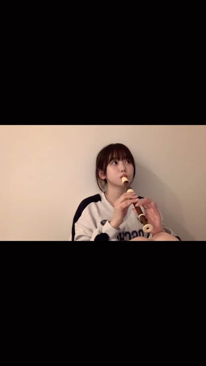 のインスタグラム：「趣味です 曲譜ないので感で吹いてます たのしー≖‿≖ #リコーダー 취미는 리코더 불기입니다 우하하」