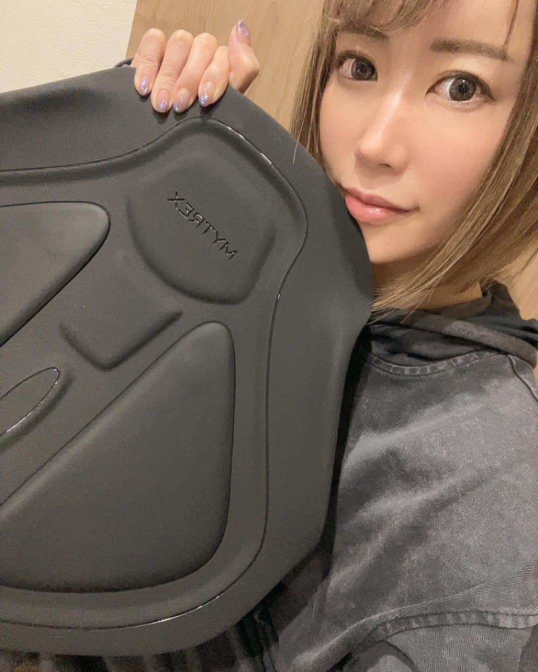 琥珀うたさんのインスタグラム写真 - (琥珀うたInstagram)「. . お風呂の中でもトレーニング始めました🛁💪 MYTREXさん @mytrex.official のAQUA LIFT お風呂に沈めてスイッチをON そこに乗ればEMSでお尻が鍛えられる🍑 レベルで刺激の入り方も全然違うし、湯舟で筋肉が温まって柔らかい状態だからEMSを使用すると導電性が高くて効果が出やすい🍑 なにしろ手間がかからない🥺💚 お尻、もっとぶち上げてこ🍑🍑🍑 . . #mytrex #aqualift #ヒップアップ #美尻トレーニング #pr #ヒップケア #お尻トレーニング #ヒップトレーニング #ボディケアブランド #美尻 #ems」3月8日 18時44分 - uta0214khk