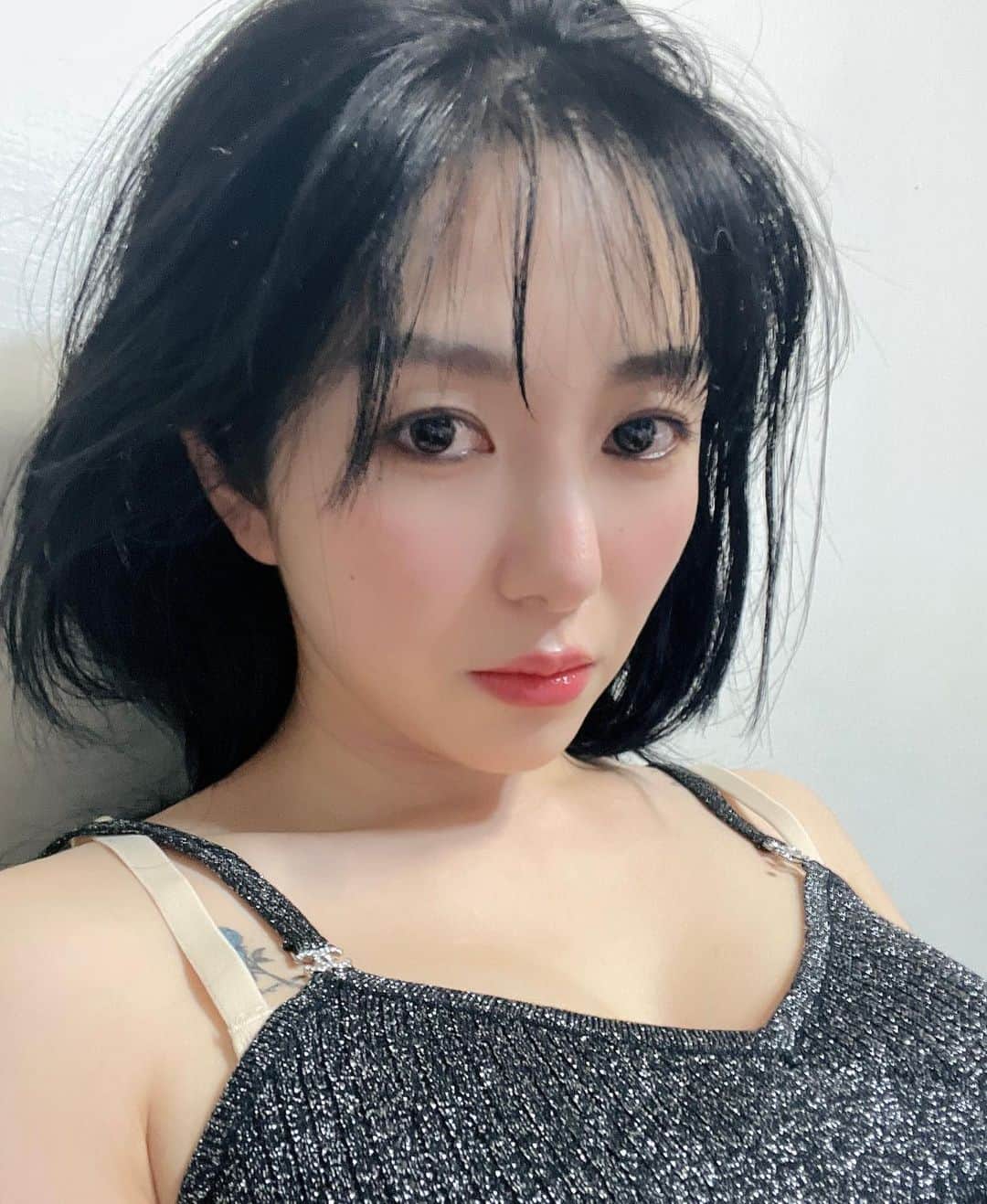 ミナさんのインスタグラム写真 - (ミナInstagram)「헤메를 너무 잘해주셔서 사진을 100장 찍었다…핳 다이어트 힘들었다 흑」3月8日 18時45分 - kvwowv