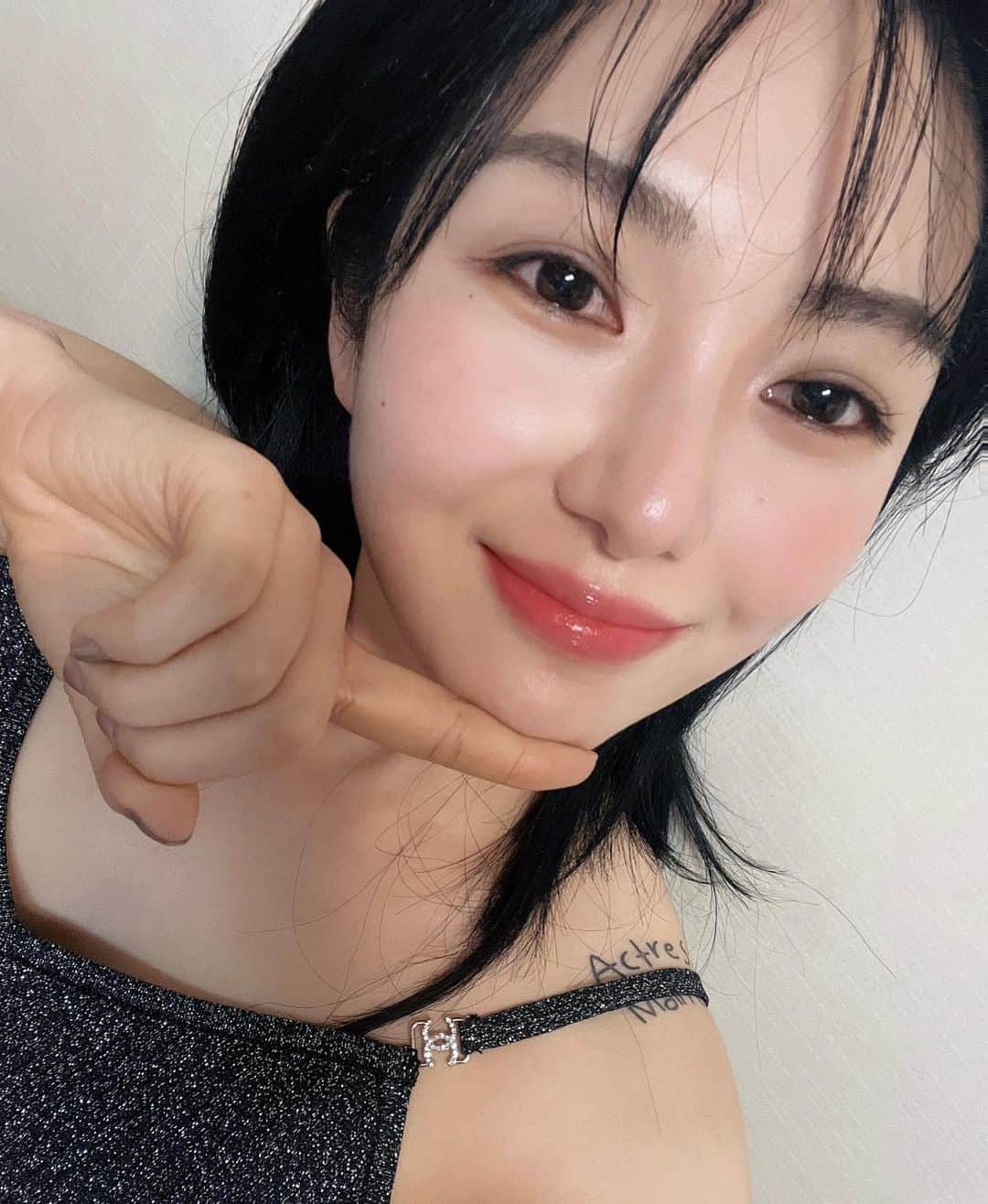 ミナさんのインスタグラム写真 - (ミナInstagram)「헤메를 너무 잘해주셔서 사진을 100장 찍었다…핳 다이어트 힘들었다 흑」3月8日 18時45分 - kvwowv