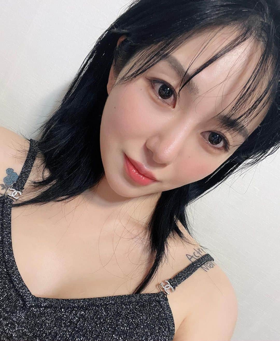 ミナさんのインスタグラム写真 - (ミナInstagram)「헤메를 너무 잘해주셔서 사진을 100장 찍었다…핳 다이어트 힘들었다 흑」3月8日 18時45分 - kvwowv