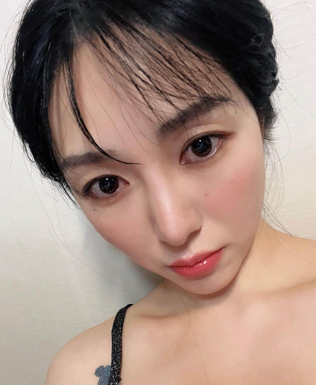 ミナさんのインスタグラム写真 - (ミナInstagram)「헤메를 너무 잘해주셔서 사진을 100장 찍었다…핳 다이어트 힘들었다 흑」3月8日 18時45分 - kvwowv