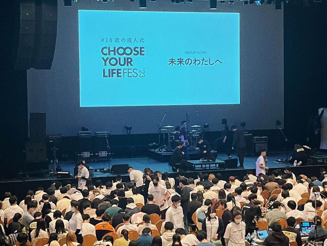 DMM.com公式さんのインスタグラム写真 - (DMM.com公式Instagram)「DMMのグループ会社「HASSYADAI social」が『CHOOSE YOUR LIFE FES #18歳の成人式 』を開催いたしました。  新成人18歳の節目をお祝いし、困難に立ち向かう勇気を届けられたら幸いです。 DMMも、新成人となったみなさまを応援しています。」3月8日 19時05分 - dmm.com_official