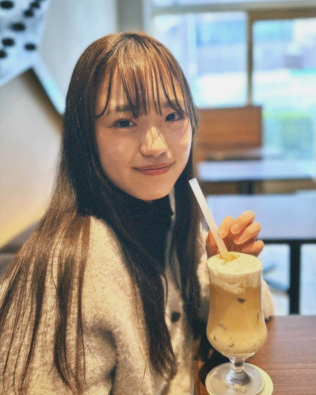 伊藤千由李のインスタグラム：「☕️ ⁡ みんな元気してる〜？？？ ⁡ インスタとか投稿しなきゃと思いつつ・・・ ⁡ 結局はのんびり自分のペースです♡🐈あはは ⁡ 明日は #ラジオのら だ！ 楽しみ〜！！！」