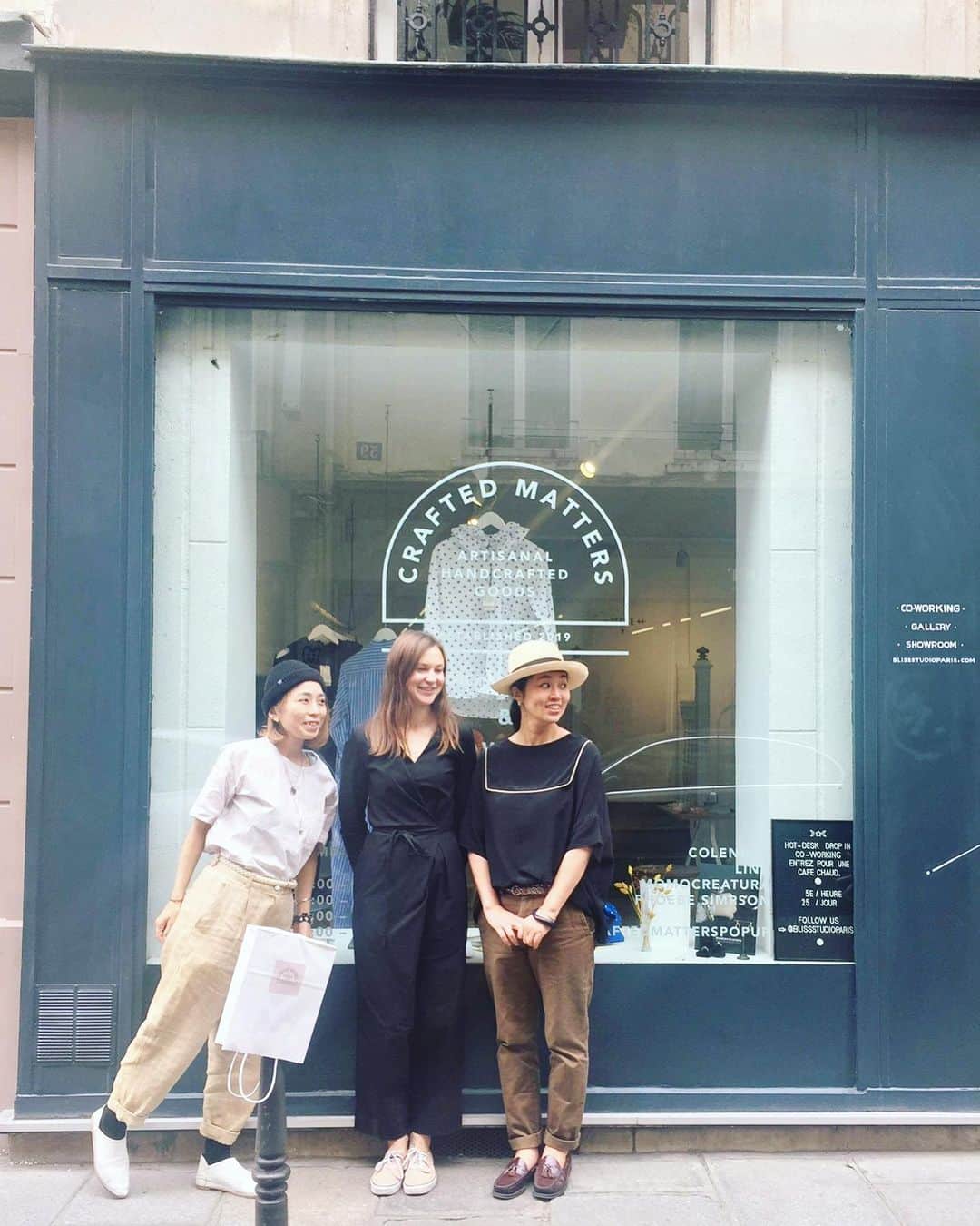 コレニモのインスタグラム：「Happy International Women’s day! We did a Popup showroom in Paris just before opening the colenimo shop on Columbia road in 2019. It was a memorable miracle moment with talented friends💫   "There is no limit to what we as women, can accomplish." - Michelle Obama  楽しかったなあ。。腕が引きちぎれるかと思うほどの荷物を抱えてユーロスターの始発に乗り込んで😂 . . . . . . #colemimo #colenimopopup #parispopup #marais #internationalwomensday」