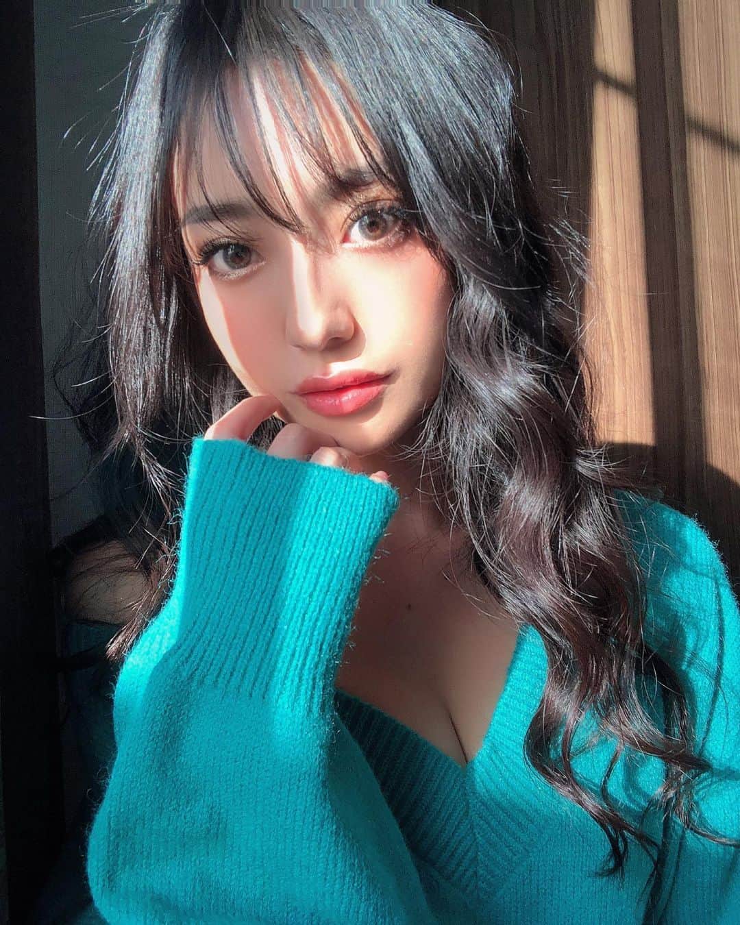 DJ Saya（さやまる）のインスタグラム：「☀️☀️☀️  あったかいだけでなんで こんな幸せ感じるんだろう。  #静電気すごいな」