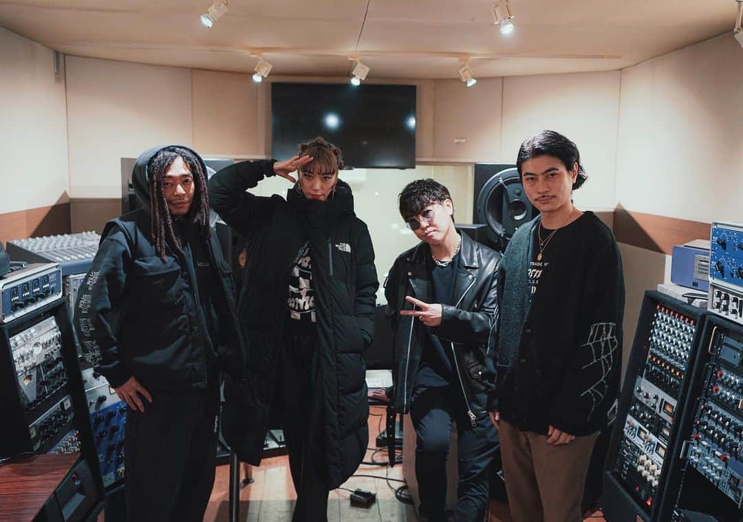 TAK-Zのインスタグラム：「チャンネル3万人突破記念🤍🖤🤍🖤 終わってほしくないいちにちだった クソラガセッションお楽しみに........ @rudebwoyface045 @akaneamg @rueedman」