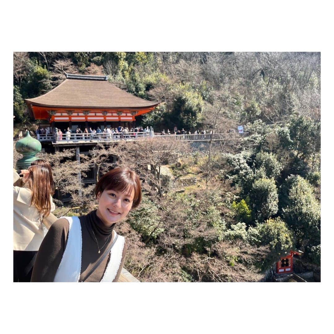 徳島えりかさんのインスタグラム写真 - (徳島えりかInstagram)「* #紅の修学旅行 を意識して撮ってもらったものの 望遠レンズがないと 誰が誰だかわからない写真になってしまいました🥲  #わたしはここです #🍁」3月8日 19時14分 - tokushima_erika