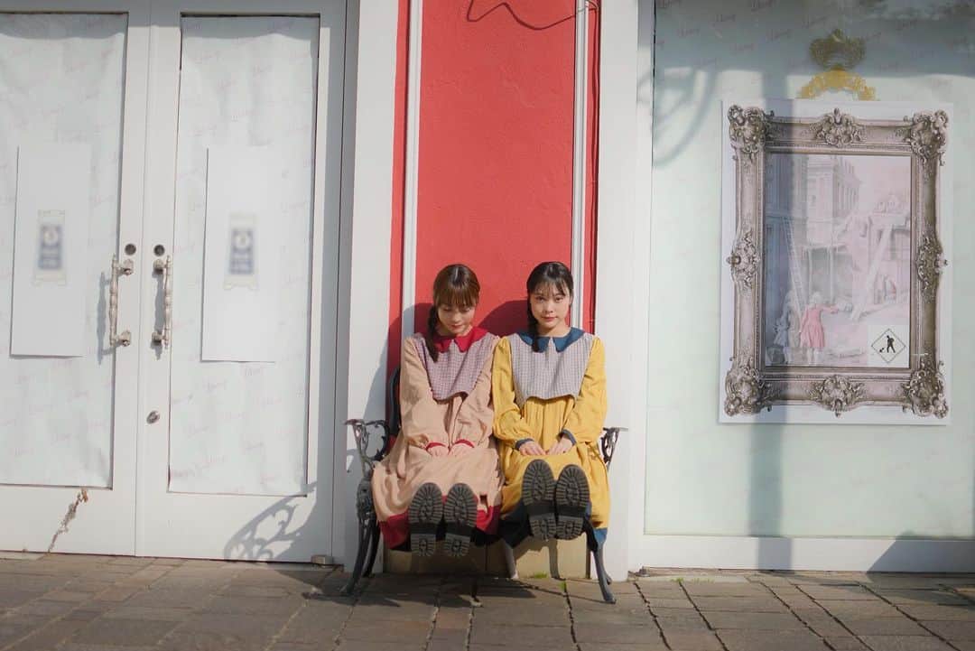 ＹＡＥ【MIO・YAE】のインスタグラム：「歩くだけでるんるんな場所🇮🇹 方向によって見える世界が変わる 絵画のようなおしゃれな街並みでした♡ #twins#photo#photography#camera#shotting#写真#双子#ポートレート#ポートレート撮影」