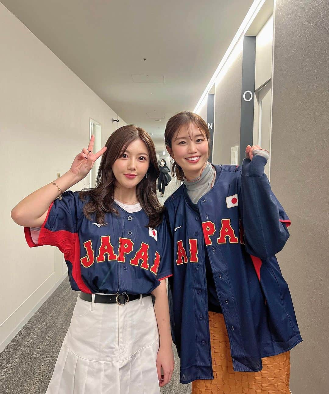 宮崎美穂のインスタグラム：「ついに今日からWBCが始まりましたね⚾️  日本は明日ついに初戦！ 全力で応援します！！！！  先日出演させて頂いた #くりぃむナンタラ 「WBC開幕記念！プロ野球クイズに間違えたら即ファン引退SP」TVerで見逃し配信もありますのでまだの方は是非🥺⚾️  #稲村亜美 ちゃんと撮ってもらいました💙  みなさんのWBC注目選手教えてください！  #WBC #がんばれニッポン」