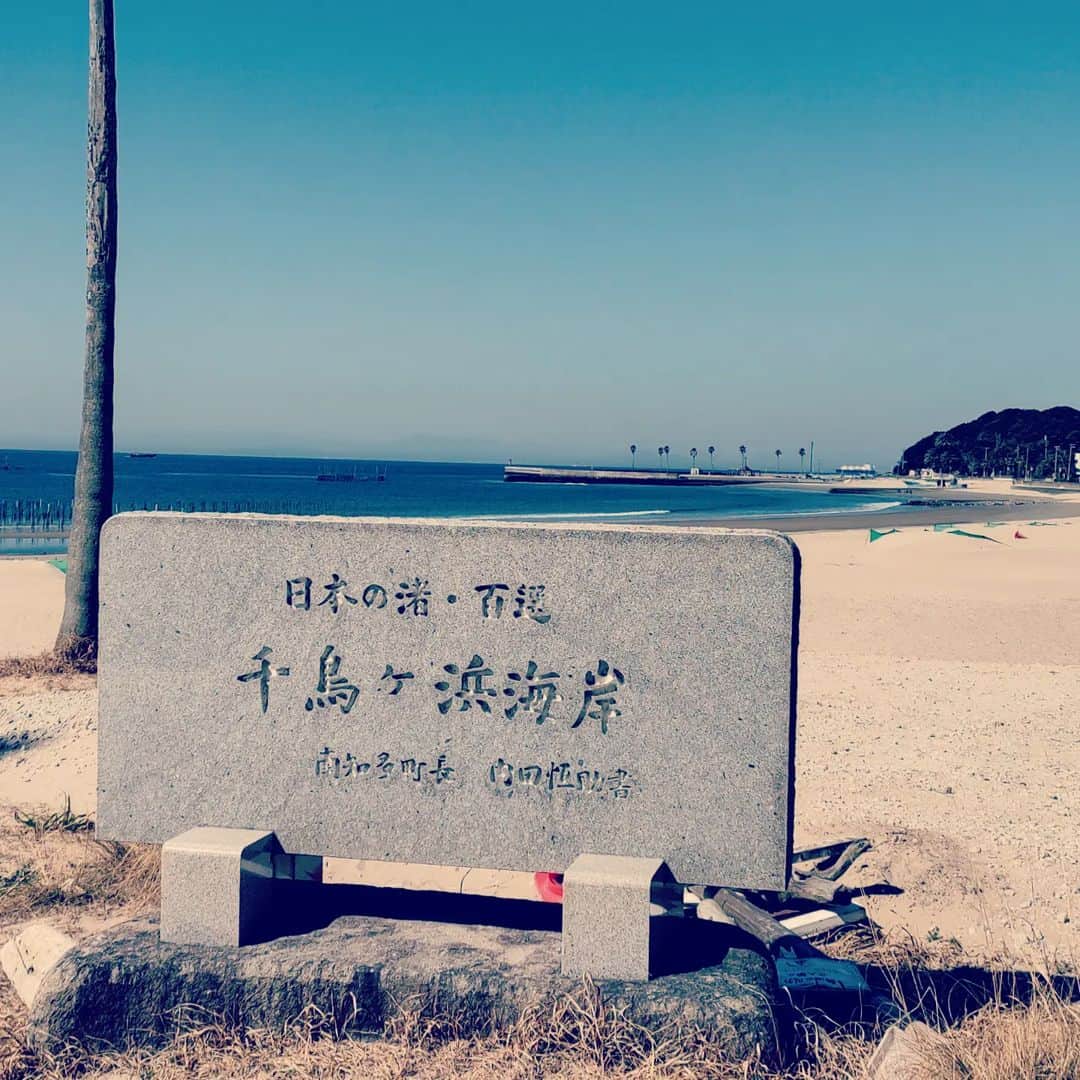 フローラン・ダバディーのインスタグラム：「Summer will come ⛱️ 南知多ロケ。 #retrojapan #南知多町観光協会 (取材 In the works )」