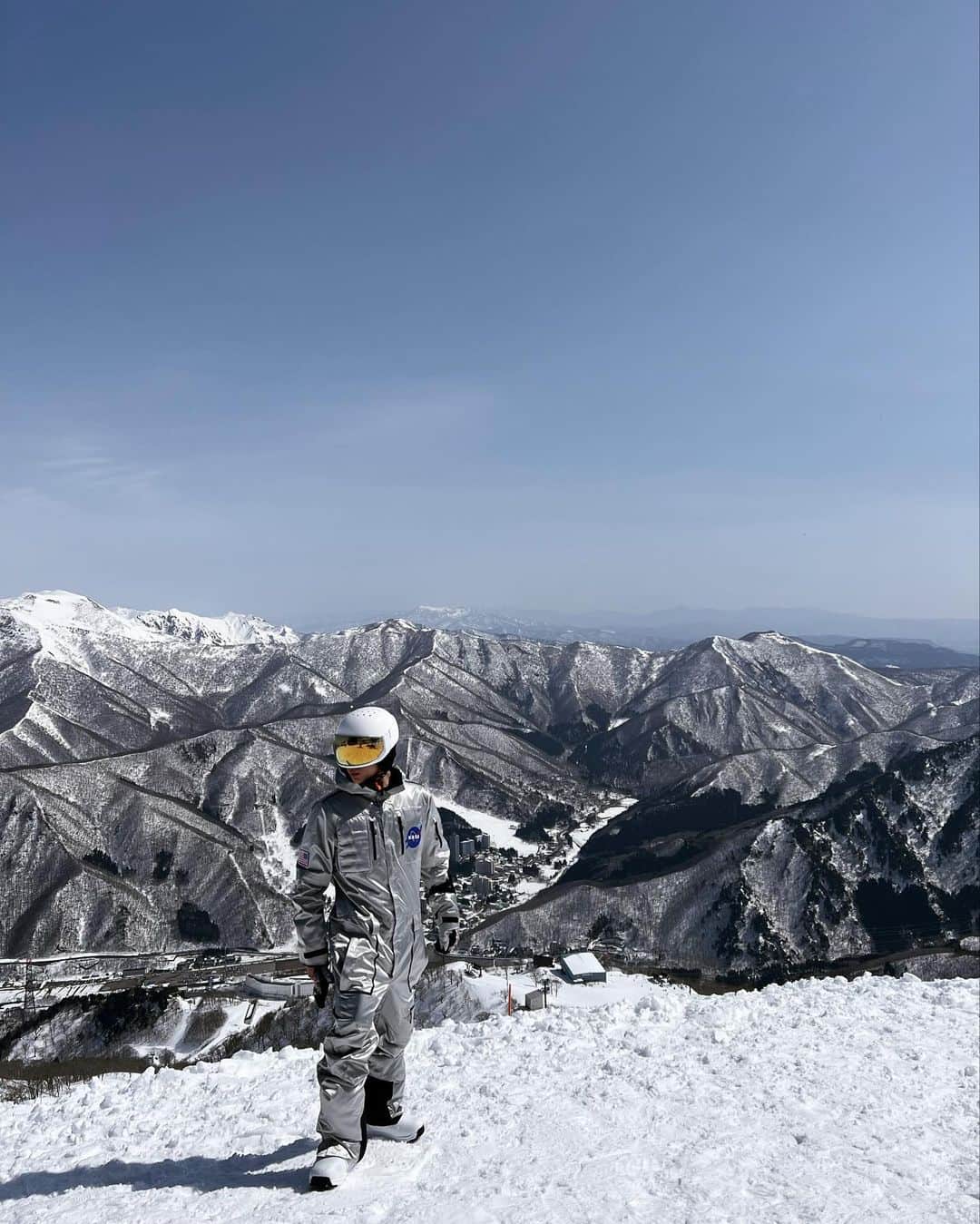 Yushi Sakuraさんのインスタグラム写真 - (Yushi SakuraInstagram)「スノボーのウェアを一新して苗場スキー場に久しぶりに行ってきました🏂  しばらくやってなかったスノボーも 北海道で久しぶりにやったのをきっかけにまたハマってしまった😂  やっぱり身体動かすのが好きだし スポーツのベースは俺はスキーから作られてるから雪山が好きだ❄️  #snowboard #nasa#苗場」3月8日 19時28分 - yushi0409