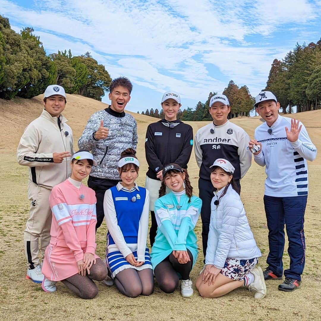 高橋としみのインスタグラム：「いよいよ本日！！ プロバトスペシャルが配信スタート⛳️✨ 豪華なゲストの方々が来てくださいました！  バトルの前に古閑美保プロによる神レッスン！！ このレッスンは改めて大事なことを教えてくれる！ ゴルファーの皆さんはぜひチェック してください(*•̀ᴗ•́*)👍  ウェア　@archivio.official  #ゴルフ#ゴルフ女子 #UUUMGOLF#プロバト#ゴルフスウィング#ゴルフレッスン#高橋としみ#golf#大千葉カントリー倶楽部」
