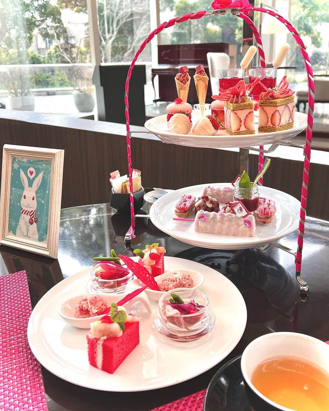 まぁむのインスタグラム：「♡  🍓 @tokyomarriott   アフタヌーン♡ TWGの紅茶がおかわり自由なの嬉しかった🫖*⑅୨୧ やっぱりいちご🍓かわいい  . . . . .  #アフタヌーンティー #アフタヌーンティー巡り #tokyomariotthotel」