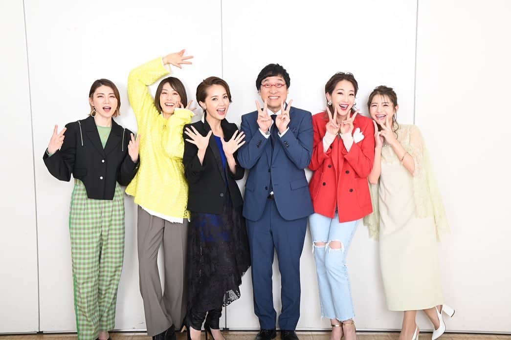 壱城あずさのインスタグラム：「. スカパーオリジナル番組『山里亮太の宝塚男子になってもいいですか？』 遅くなりましたが🙏🏻1日限定イベントにお越しくださいました皆様、ありがとうございました。 ⁡ 15年前に紅5が誕生した時は、ファンは自分たちだけの地下アイドルだったのに、こうして初のライブイベントのゲストとして呼んでいただき、メンバー全員がOGになってもたくさんの方に応援していただき、本当に感動して胸がいっぱいになりました… ⁡ 今回ブラックの美弥ちゃんはビデオメッセージのみの出演でしたが、いつか必ず5人揃って💚🖤❤️💙💛 ⁡ 幸せな1日を本当にありがとうございました。 ⁡ ⁡ #山里亮太の宝塚男子になってもいいですか #山里さん天才 #本当に素敵な方だった #紅5 #紅ゆずる さん #美弥るりか #如月蓮 #天寿光希 #綺咲愛里 #壱城あずさ #しーらん」