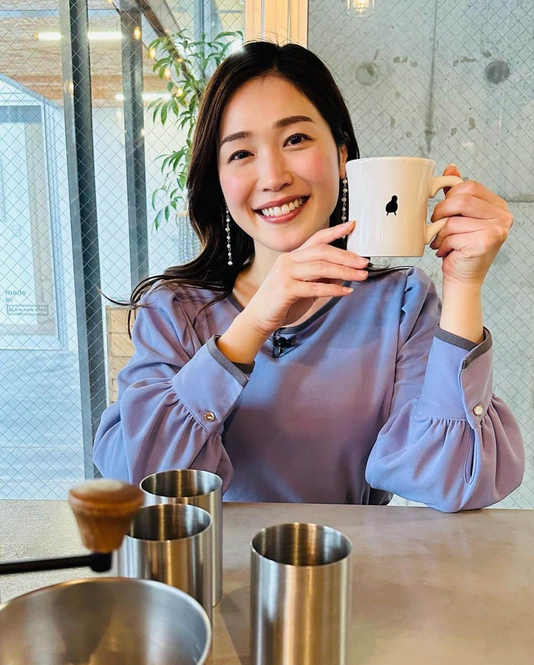 佐藤美樹さんのインスタグラム写真 - (佐藤美樹Instagram)「. ✎︎＿＿＿＿＿＿＿＿＿＿＿＿＿＿ . . わんこそば101杯🥣完食後の 満足感でいっぱいの私です✌️📸✨ . . オンリーワンをテーマに プラネタリウムを製作する会社や パーソナルコーヒー☕️ 横浜醤油など、 プロフェッショナルの皆さんの お話しに沢山刺激を頂きました。 . . 南区特集では、 マスコットキャラクターみなっちに きゅん💓 . 今月25日のみなみ桜まつりの頃には ちょうど満開かもしれませんね🌸 . 桜舞うステージでの和太鼓、 きっと最高に格好良いだろうなぁ。。 ぜひ、多くの方に 見ていただきたいなぁと思いました。 . . ☺️🌸 . . . 衣装 @edist.closet  . ✎︎＿＿＿＿＿＿＿＿＿＿＿＿＿＿  #横浜 #ロケ #ヘアメイク  #衣装  #衣装提供  #エディクロコーデ  #エディクロ好きな人と繋がりたい  #パンプス  #カジュアルコーデ  #オフィスコーデ  #スニーカー  #ブーツ  #アナウンサー  #佐藤美樹  #fashion  #smile  #yokohama  #trip  #happy  #photo  #ootd」3月8日 20時38分 - satomiki0224