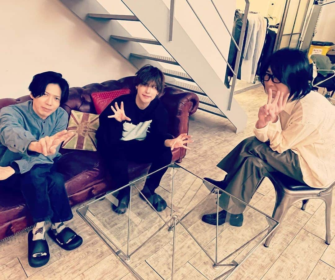 WANDSさんのインスタグラム写真 - (WANDSInstagram)「撮影でした！  #WANDS #第5期 #上原大史 #柴崎浩 #木村真也 #撮影終わり #天気も良く暑いくらい #制作も進んでおります #もう少しお待ちください #いろいろお知らせがあります」3月8日 20時43分 - wands_official