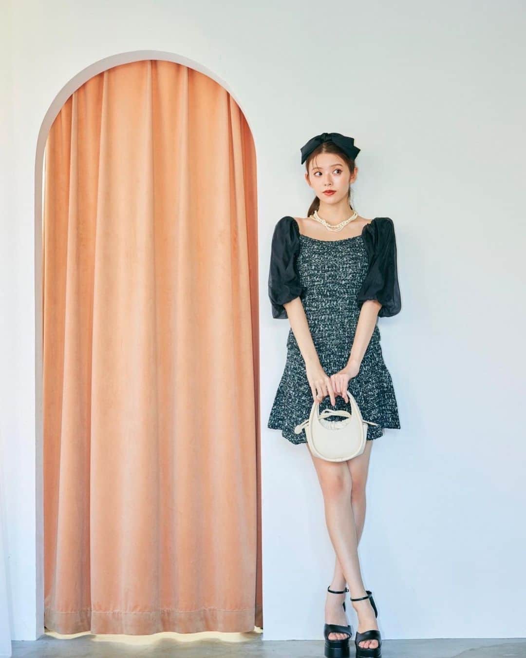 鈴木ゆうかのインスタグラム：「.  ROYAL PARTY March LOOK BOOK 公開されています是非ご覧ください🌷  #ROYALPARTY」