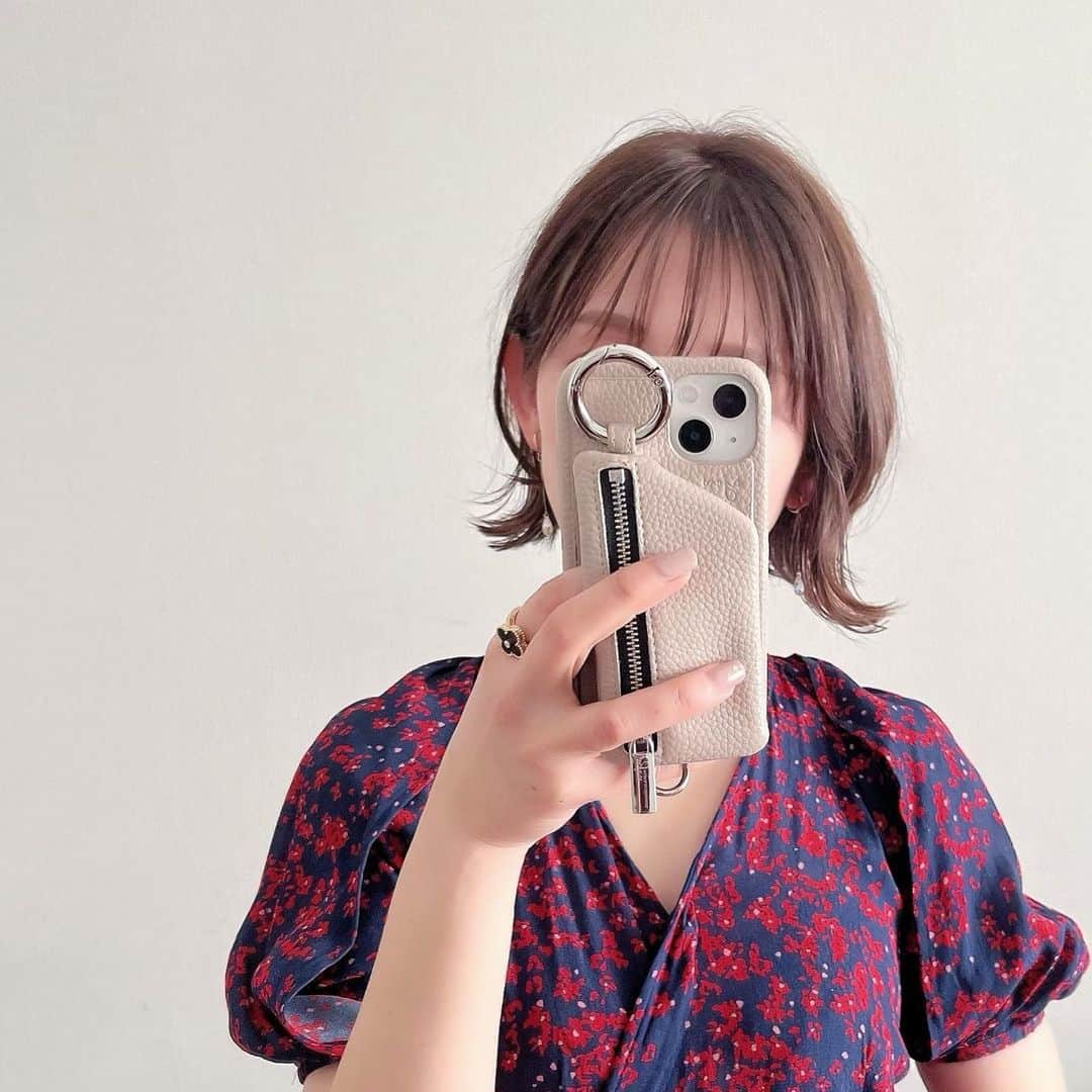 のインスタグラム：「* * 💇🏻‍♀️💇🏻‍♀️💇🏻‍♀️ @kensagara_lien  * 久しぶりに外ハネ💁🏻‍♀️ * 巻いた時に重くならないようにカットしていただきました✂︎ * カラーはおまかせベージュ🤎 * 予約していたワンピが可愛かった🫶🏻 * #ヘアカット #ヘアスタイル #大人ボブ #外ハネボブ #自由が丘 #frayid」