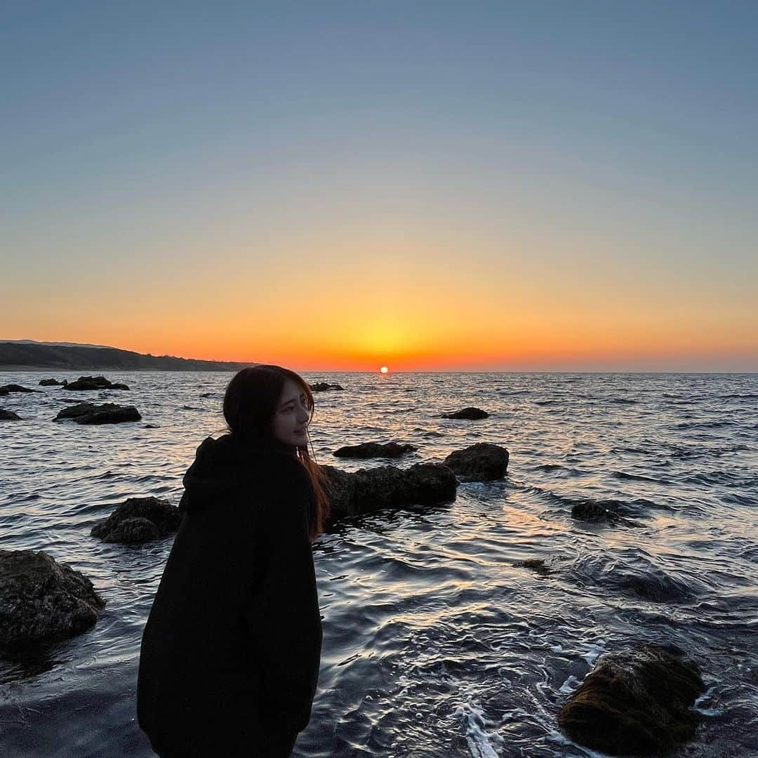 大西陽羽さんのインスタグラム写真 - (大西陽羽Instagram)「お昼は韓国パーティーして夕方夕日見てきた🇰🇷☀️ ここのキンパあきがよくライブしてる時に食べてるやつで大好きで、オードブル頼んだんだけどほんとに美味しくて2人でペロリでした⸜🫶🏻⸝‍ 東京にもこのキンパのお店作って欲しい(TT) @kanazawakimbapclub7」3月8日 21時18分 - 0024_aki