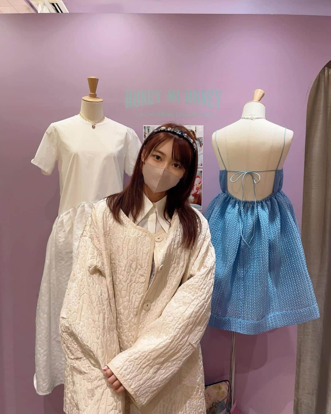 藤田いろはのインスタグラム：「大好きな　@honeymihoney_official  の展示会に行ってきました✨ ハニーらしいかわいい服たくさんで夏がより一層楽しみになりました🌺 今回女性らしいシルエットが美しいものが多くて、本当に選びきれない😂 私そういう綺麗なシルエットの服大好きだからドツボすぎたーーーー！ 早く着たいな♡届くのが楽しみ🥰 ⁡ ⁡ ⁡ ⁡」