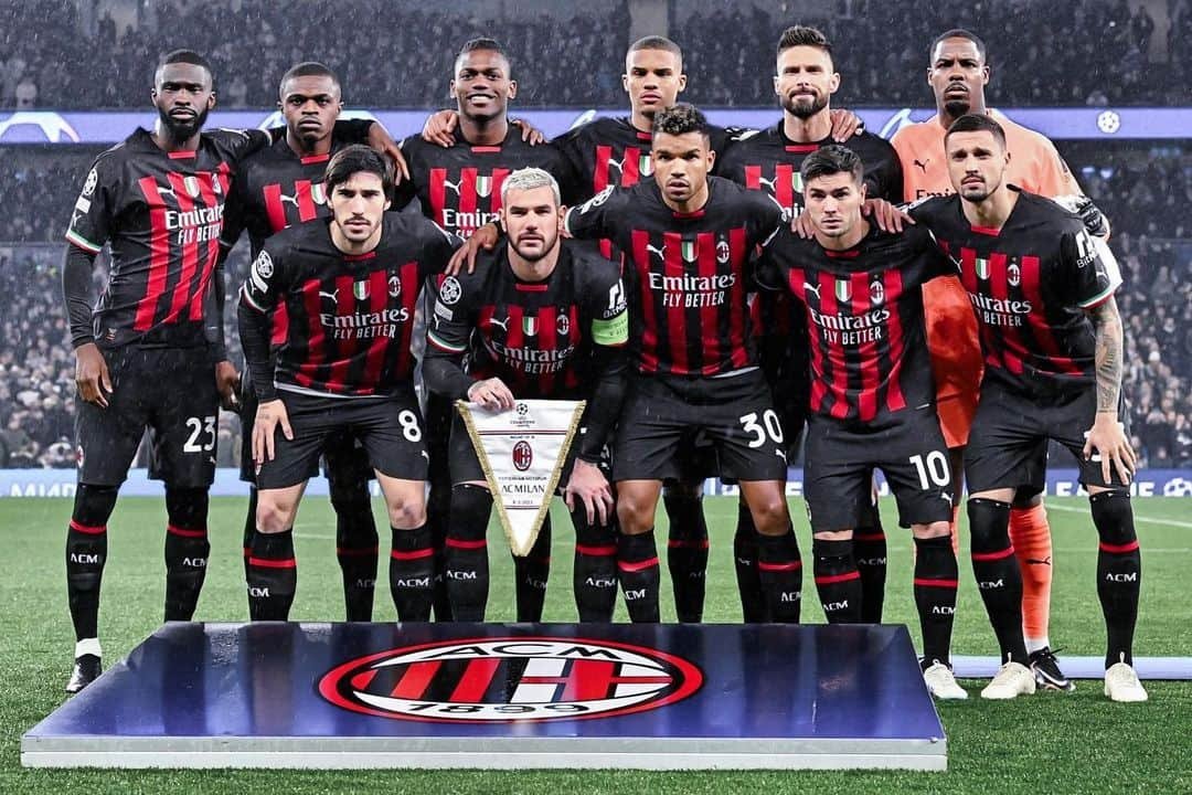 ブラヒム・ディアスのインスタグラム：「🤩🤩 Una serata fantastica! Quarti di finale, vi aspettiamo! 😉 @championsleague ✨💫  #sempremilan🔴⚫ @acmilan」