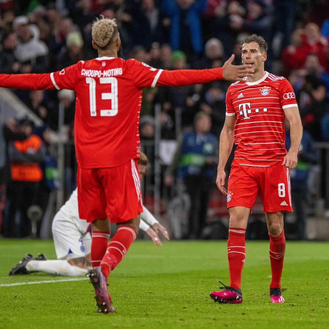 レオン・ゴレツカさんのインスタグラム写真 - (レオン・ゴレツカInstagram)「We have a team. #MiaSanMia @fcbayern @championsleague #FCBPSG Danke für Euren unglaublichen Support!」3月9日 7時11分 - leon_goretzka