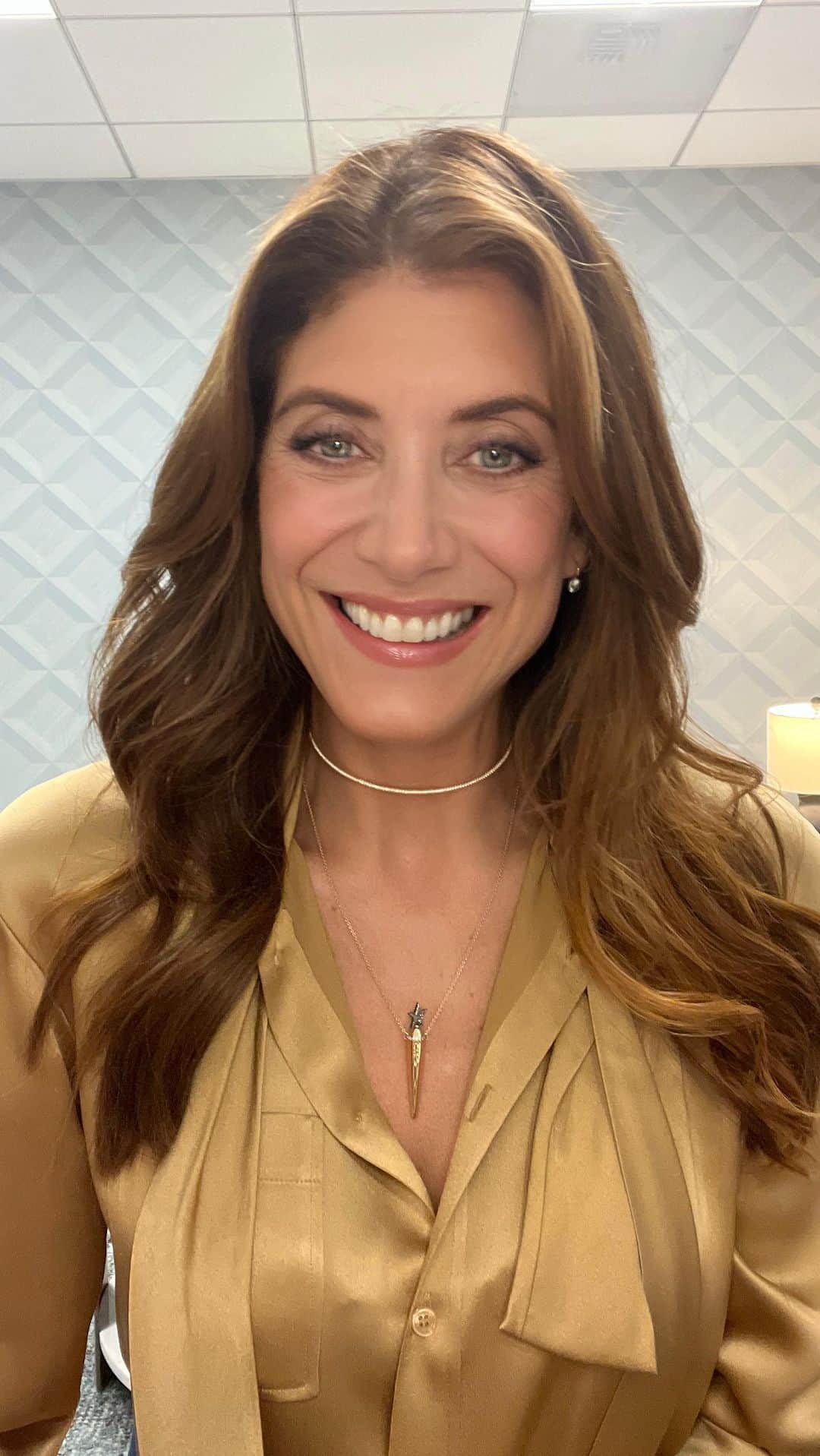 のインスタグラム：「ICYMI: My IG Live w/ my pal @DianeKordasJewellery 💖 Today is the last day to enter the giveaway w/ @BoyfriendPerfume so head to the giveaway post on their page to see how you can enter! 💃 What better way to celebrate #IWD2023 than two #FemaleFounders creating something beautiful & giving it away ?💕✨」