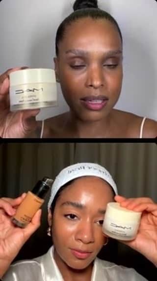 M·A·C Cosmetics BRのインスタグラム：「Construindo um look de pele com #MACHyperReal. Nossa artista Nacional Katia Araujo @katiaraujomakeup recebe uma convidada mais que especial, Sa Oliveira @eusaholiveira, para uma troca sobre cuidado de pele e maquiagem.   Sá Oliveira usa:  - Hyper Real Serumizer  - Hyper Real Skun Canvas Balm  - Base Studio Fix Fluid (NC46) - Iluminador Mineralize SkinFinish Global Glow  - Blush Mineralize Warm Soul  - Eye Brows Big Boot Spiked - Batom Lustreglass Hugme  - Fix + Stay Over   Katia Araujo usa:  - Hyper Real Fresh Canvas Cleansing Oil  - Hyper Real Serumizer  - Hyper Real Skun Canvas Balm  - Corretivo Studio Fix 24 Hours Smooth Wear (NC48, NW45)  - Pó Blot (Dark)  - Blush Glow Play No Shame  - Sombra Pro Longwear Paint Pot Babe In Charms  - Máscara de Cílios MACStack  - Batom Lustreglass Femmomenon」