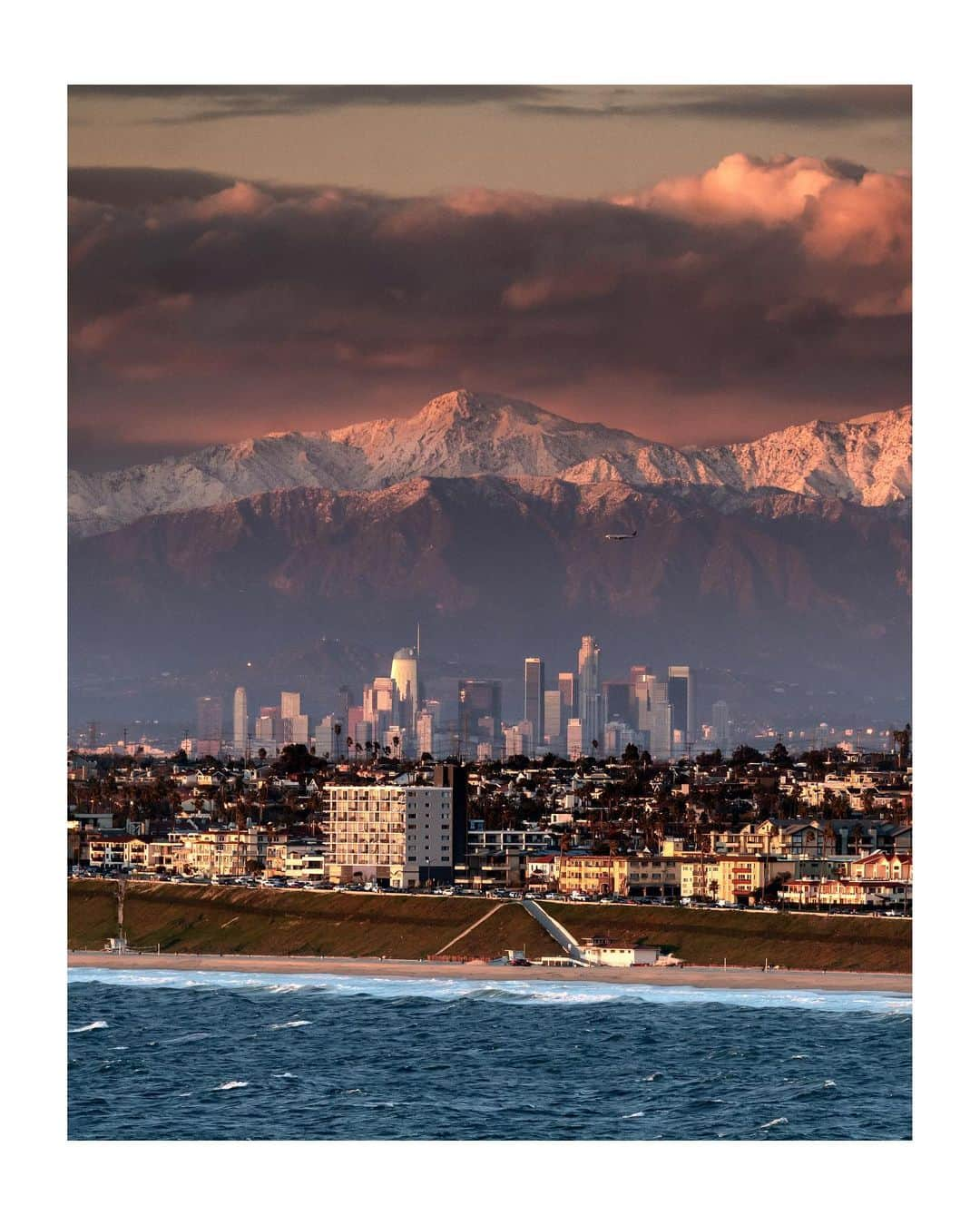 Pete Halvorsenのインスタグラム：「Dramatic DTLA. 🎭🏙️  This image and a few others from the week are now available for printing on my website www.pchpro.com or link in profile. (Might just mint a few of them on the blockchain, if you’re into that kind of thing 😉)  Leica SL / 90-280mm」