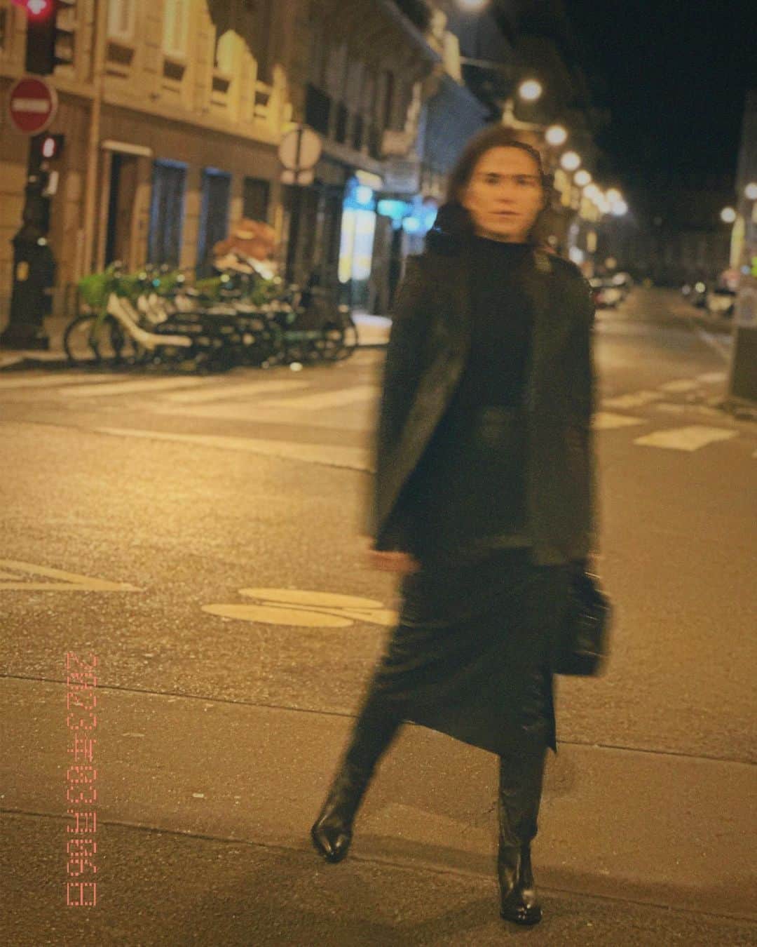 カーラ・ソウザさんのインスタグラム写真 - (カーラ・ソウザInstagram)「Karla in Paris 🖤」3月9日 7時46分 - karlasouza