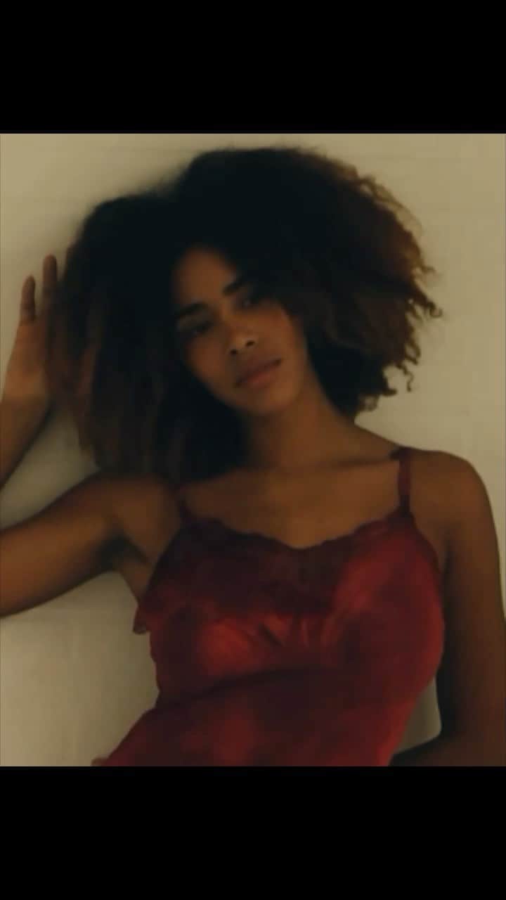 Herizen Guardiolaのインスタグラム：「Happy international day to you all! ✨ Keep going don’t stop I know how this world makes it’s almost impossible to expect ourselves for who we are, what we look like, what we feel, but we are the thread in the cloth that holds it all together. Stay strong and lean on your sister, love each other hold the space for growth and never stop being beautiful. Love to you my ladies ♥️✨」