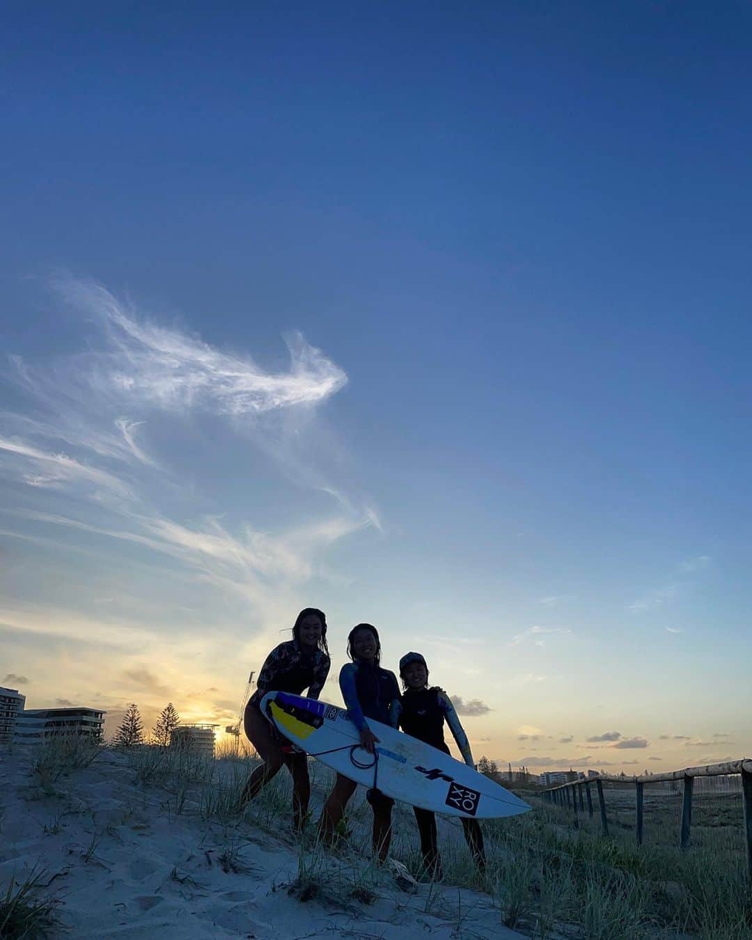 大村 奈央さんのインスタグラム写真 - (大村 奈央Instagram)「ありがとう、ゴールドコーストの海〜！ たっくさん大好きな波があって、朝から晩までいっぱい遊べた😊 #roxyteamtrip #surfing #goldcoast」3月9日 7時56分 - naoomura