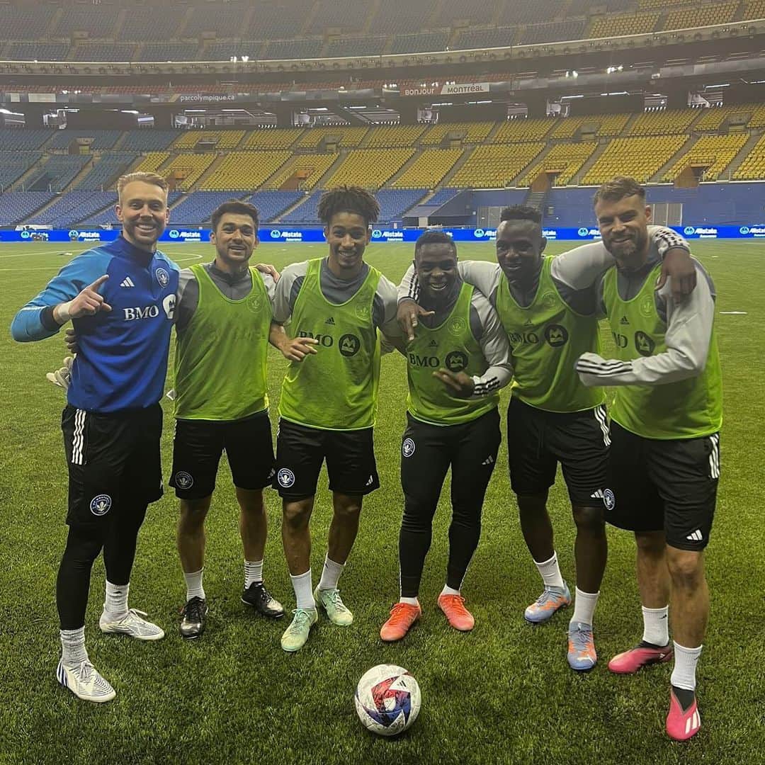 のインスタグラム：「✌🏾 @jjwatermann @cheenonso @kmillz_00 😂」