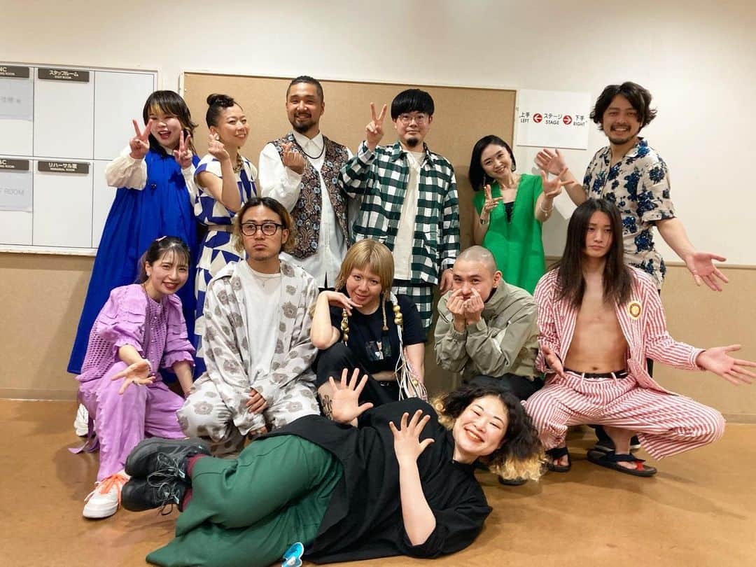中村佳穂のインスタグラム：「中村佳穂 うたのげんざいち ✌︎ 𝐍𝐈𝐀・𝐧𝐞𝐚𝐫 𝐒𝐩𝐞𝐜𝐢𝐚𝐥 ✌︎  オーチャードホール 満員御礼🙏ありがとうございました！  弦カルテットとバンドの10人編成 スペシャルゲスト KID FRESINO 演出・ダンサー 下司尚実  スペシャルな夜になりました✨ THANK YOU LOVE YOU!」