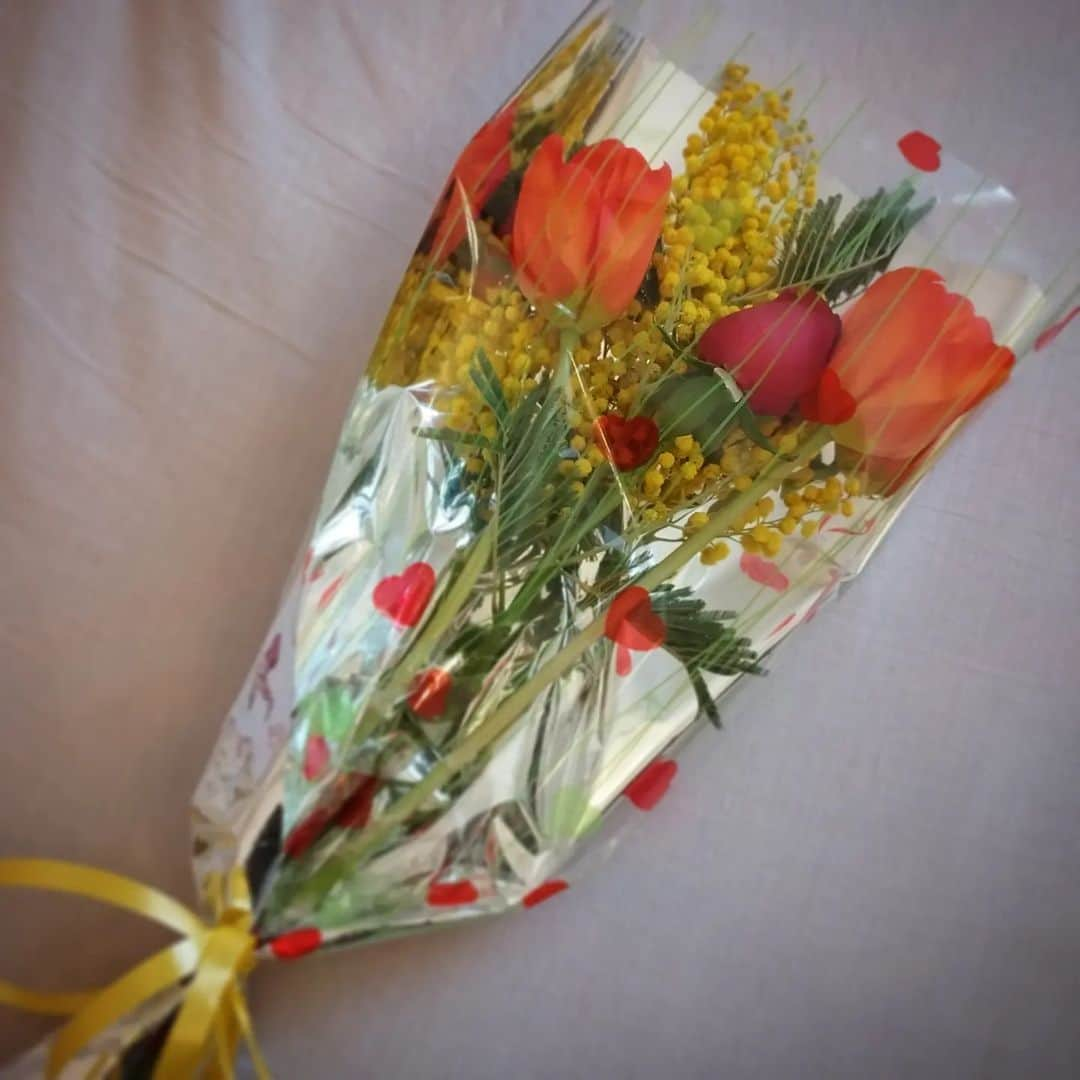 EbataNana のインスタグラム：「. Buona festa della donna💐」