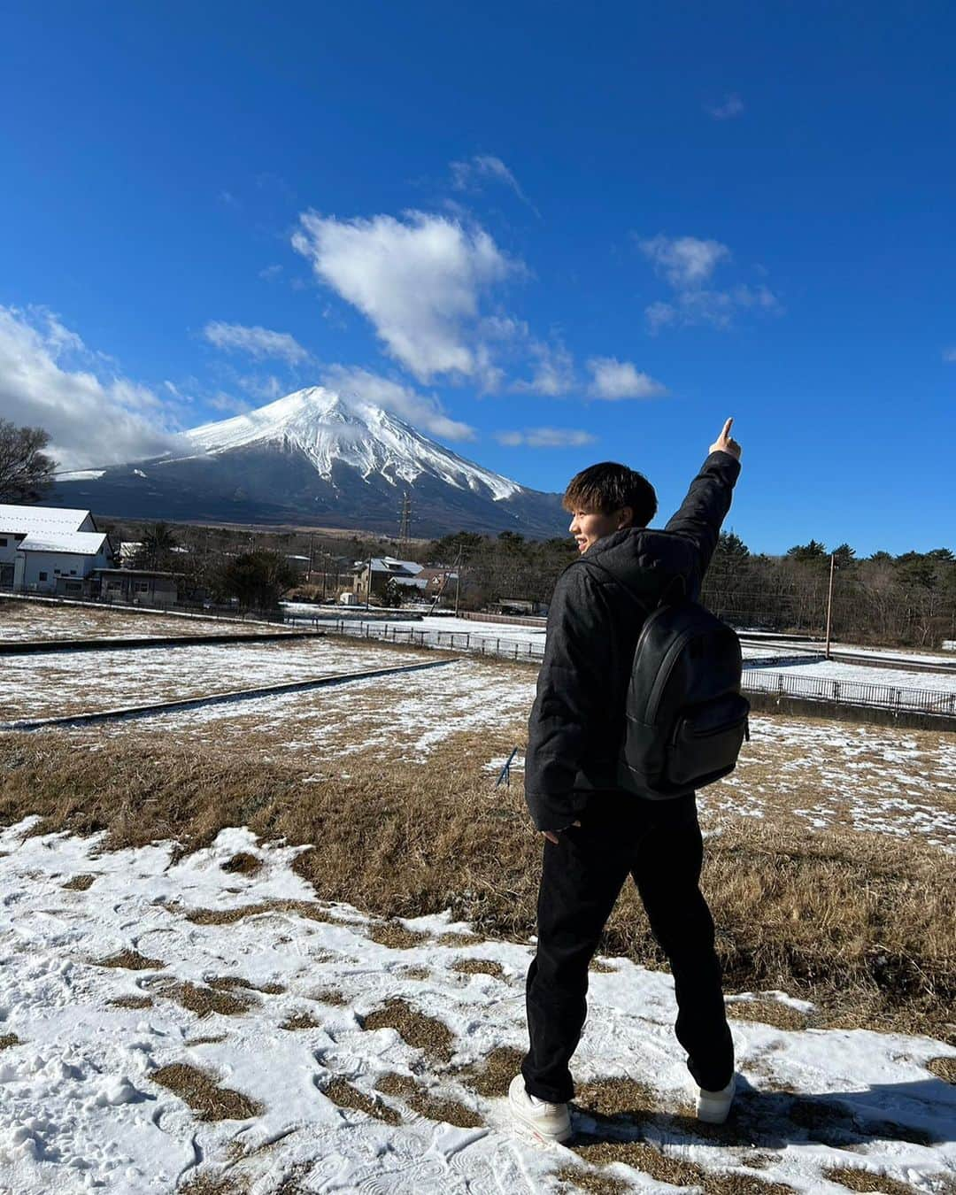 町田瑠唯さんのインスタグラム写真 - (町田瑠唯Instagram)「． 今日で30歳になりました‼︎☺️ ついに30代かー、、、 はやかったな〜‼︎ でも、かっこいい30代の方々を見てるから、 まだまだこれからって感じですね😊🤝 何歳になってもチャレンジする気持ちを忘れず、 いけるとこまでいきたい‼︎  自分の好きなこと、やりたいことを とことん全力でできるのも、 たくさんの人の支えがあったり、応援してくれる人がいたり、パワーをたくさんくれる人がいるからです‼︎ 本当に感謝してます☺️  自分は本当に人に恵まれてる… 本当にありがとう‼︎  30歳‼︎ いい一年にするかしないかは自分次第‼︎ 悔いが残らないように過ごしたい‼︎  これからも応援のほどよろしくお願いします🤲  ※DMもストーリーも全部見てます。 たくさんのお祝いメッセージありがとうございました🙇‍♀️  2023.3.8」3月9日 0時10分 - macchi0308