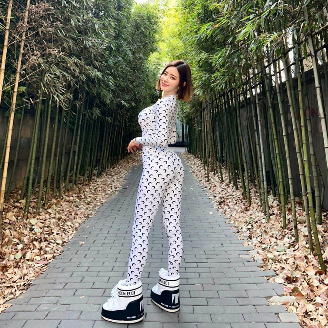 Dj Sodaのインスタグラム：「Fly me to the moon🌖 #moonboots」