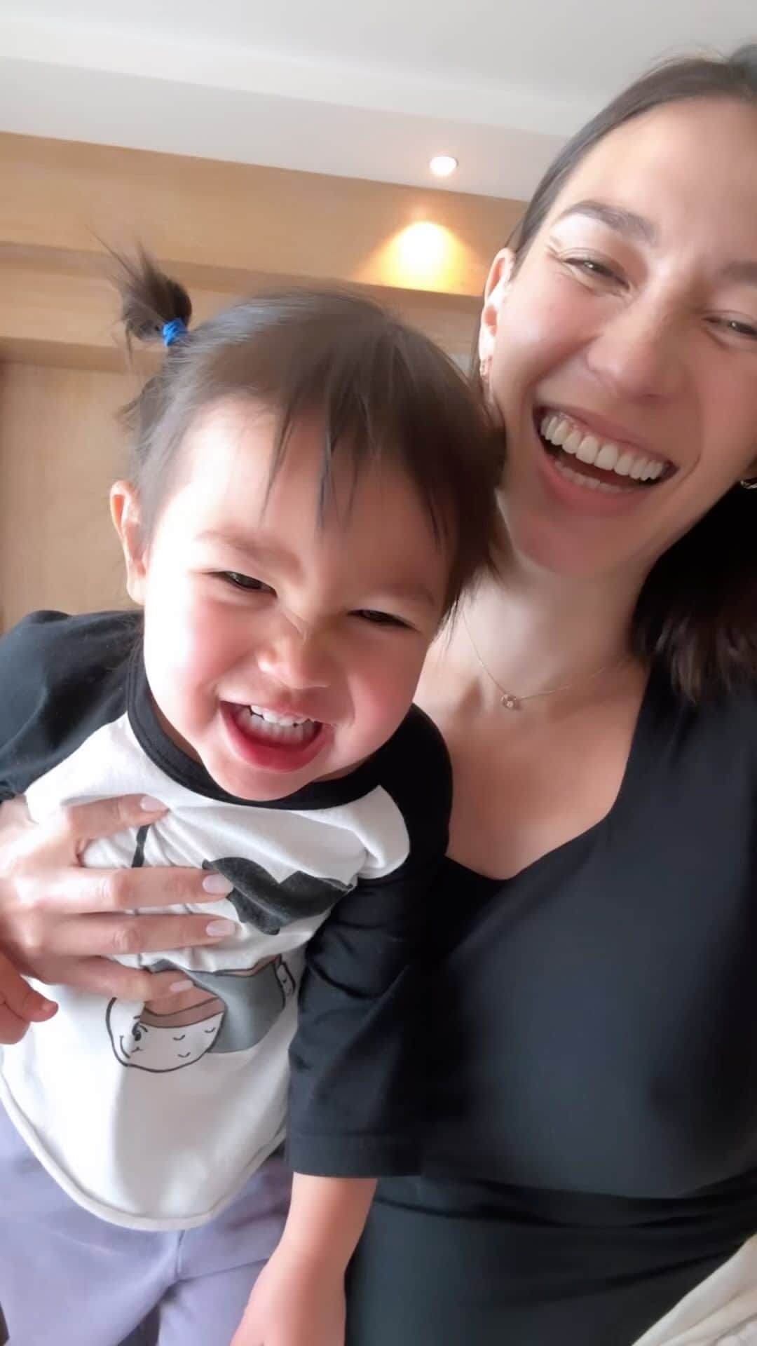 Livのインスタグラム：「#happyIWD message to celebrate! Creating @wearewomom has been one of the most fulfilling journeys so far. I truly believe health begins with the mother because postpartum is forever! #Mothersunite on our YouTube, instagram, TikTok, or website with full retreat’s exclusively for mothers #weloveyoumom #womom」