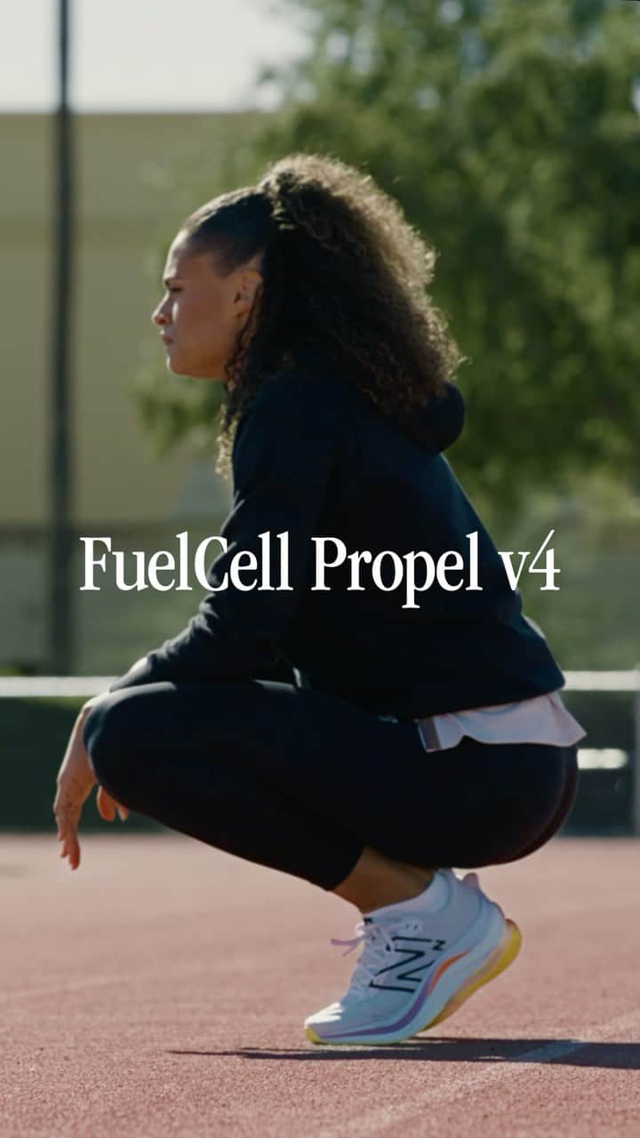 シドニー・マクローリンのインスタグラム：「The FuelCell Propel v4  Energy Return included.   Available March 10th in select countries.」