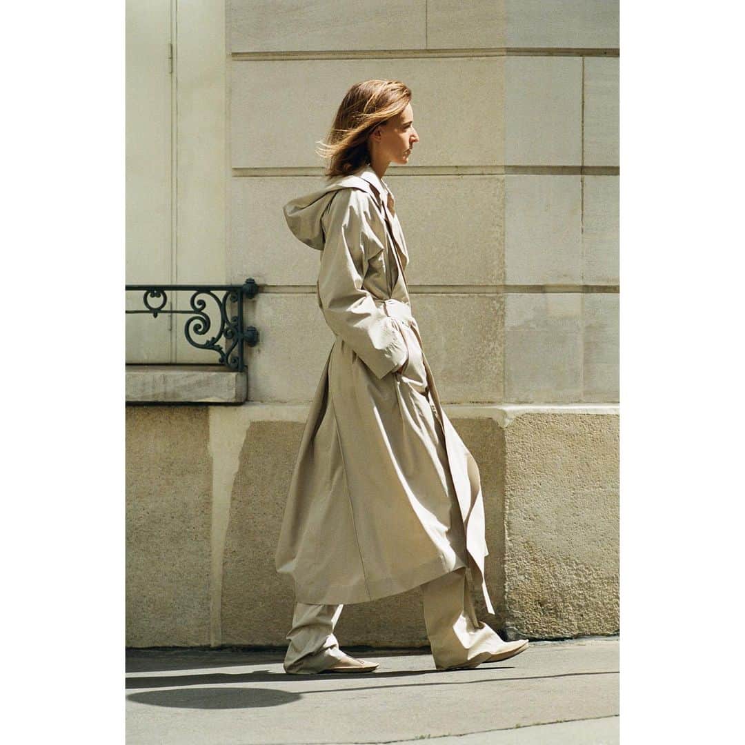 THE ROWのインスタグラム：「Spring 2023 Womenswear and Menswear Collections  Now Available on www.therow.com」