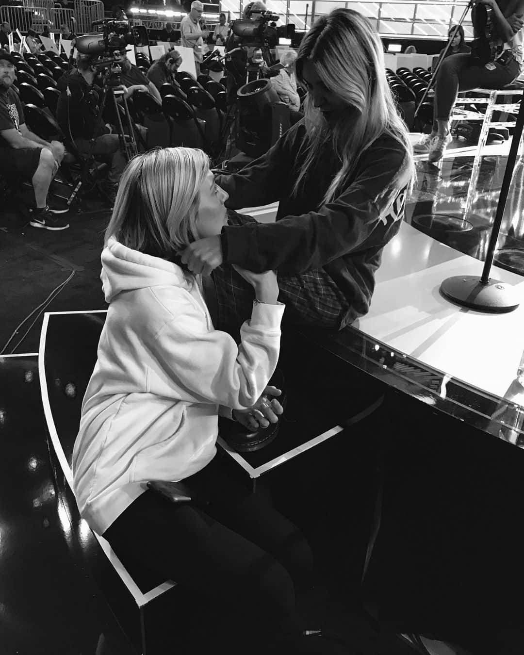 Julia Michaelsのインスタグラム：「It’s international womens day and these are just SOME of the women that have changed my life. These are some of my favorite moments in time with some of my favorite women. You all have changed and shaped my life more than I could ever tell you and I wouldn’t be the person I am today without you. You all deserve the world and it’s been the absolute best time seeing everyone grow into the most exceptional women I’ve ever met. To all the women out there and all the women I completely adore but don’t have any pictures with lol, know that you are all bad ass, mattter, you’re so deeply worthy, amazing, and more than enough. I love you. ❤️」