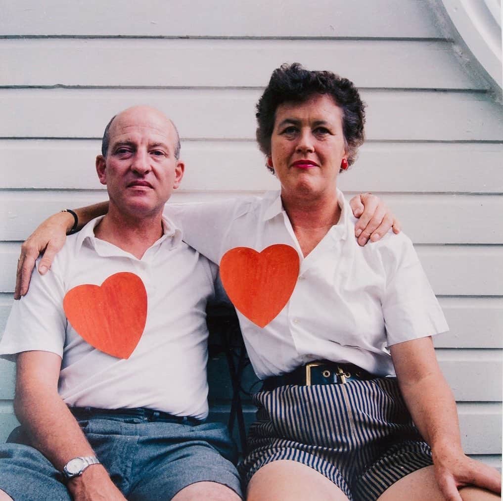 のインスタグラム：「Julia Child was fearless at pursuing what she loved most - cooking, teaching, and eating!  Like so many women of her generation, she did it despite no one taking her seriously.   Her book publisher famously told her editor, “If you can sell a book with that title, I'll eat my hat!” And yet, Mastering the Art of French Cooking is still in print 62 yers later! And the local TV station which first aired her show, The French Chef, didn’t understand why people would tune in to watch anyone cook, but she went on to have a long, celebrated television career. So many of us in the cookbook world stand on her brave shoulders and so today of all days I thank her for her courage - and also  for her Beef Bourguignon!    My take on Julia’s iconic recipe is linked in the bio. #internationalwomensday   📸:Paul Childs, Valentines: looking straight at camera, courtesy of Schlesinger Library, Harvard Radcliffe Institute.」