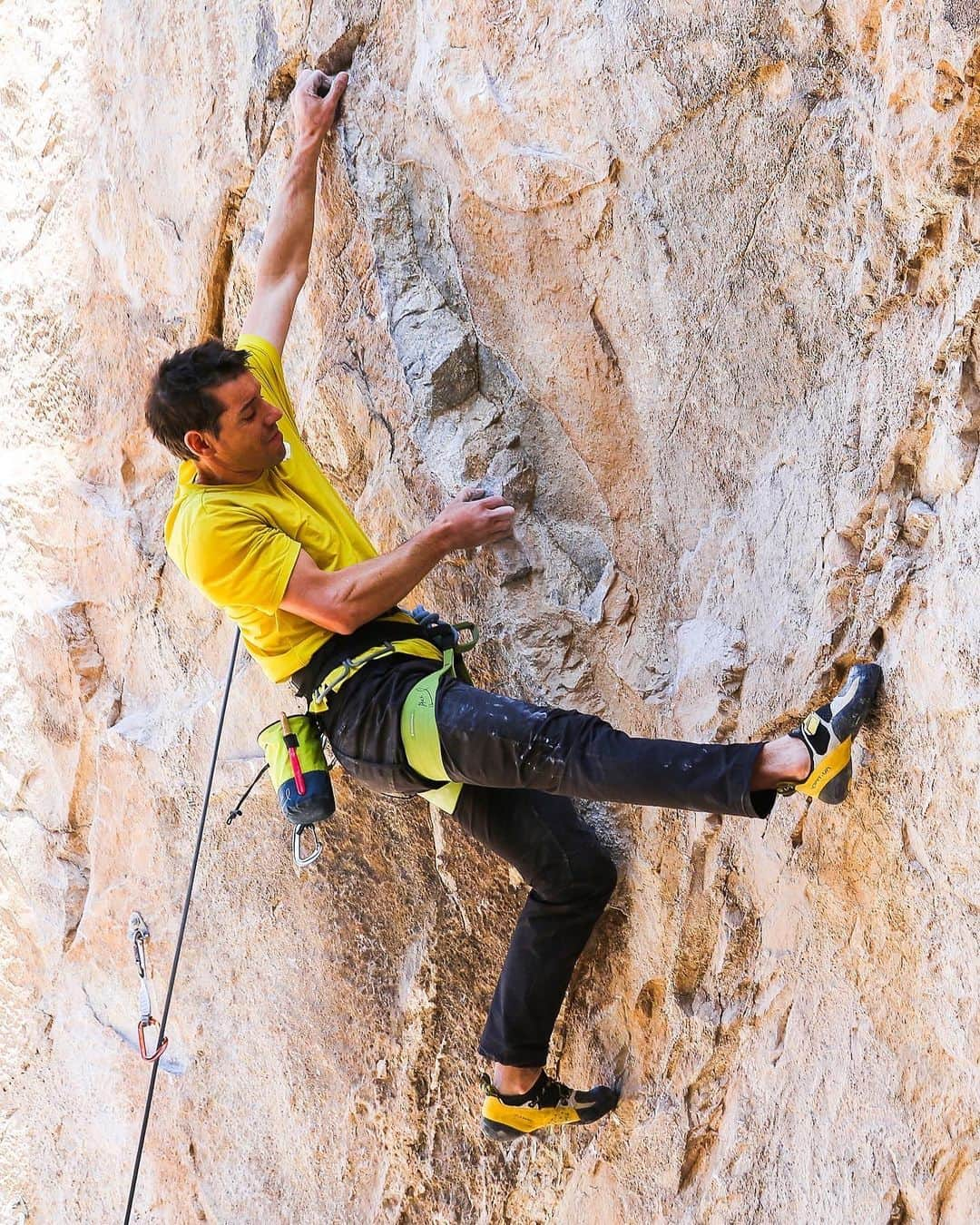 アレックス・オノルドさんのインスタグラム写真 - (アレックス・オノルドInstagram)「A round up of photos taken by @sonnietrotter when he joined @sannimccandless and me for a day of sport climbing a few weeks ago. He was on an “active rest day” so he mostly just came to hang out. But of course he flashed a few 5.12+s while he was there, just to use his fingers a bit and sample some new rock… a good reminder why he’s one of Canada’s most talented climbers. Fun day out with an old friend.」3月9日 1時40分 - alexhonnold