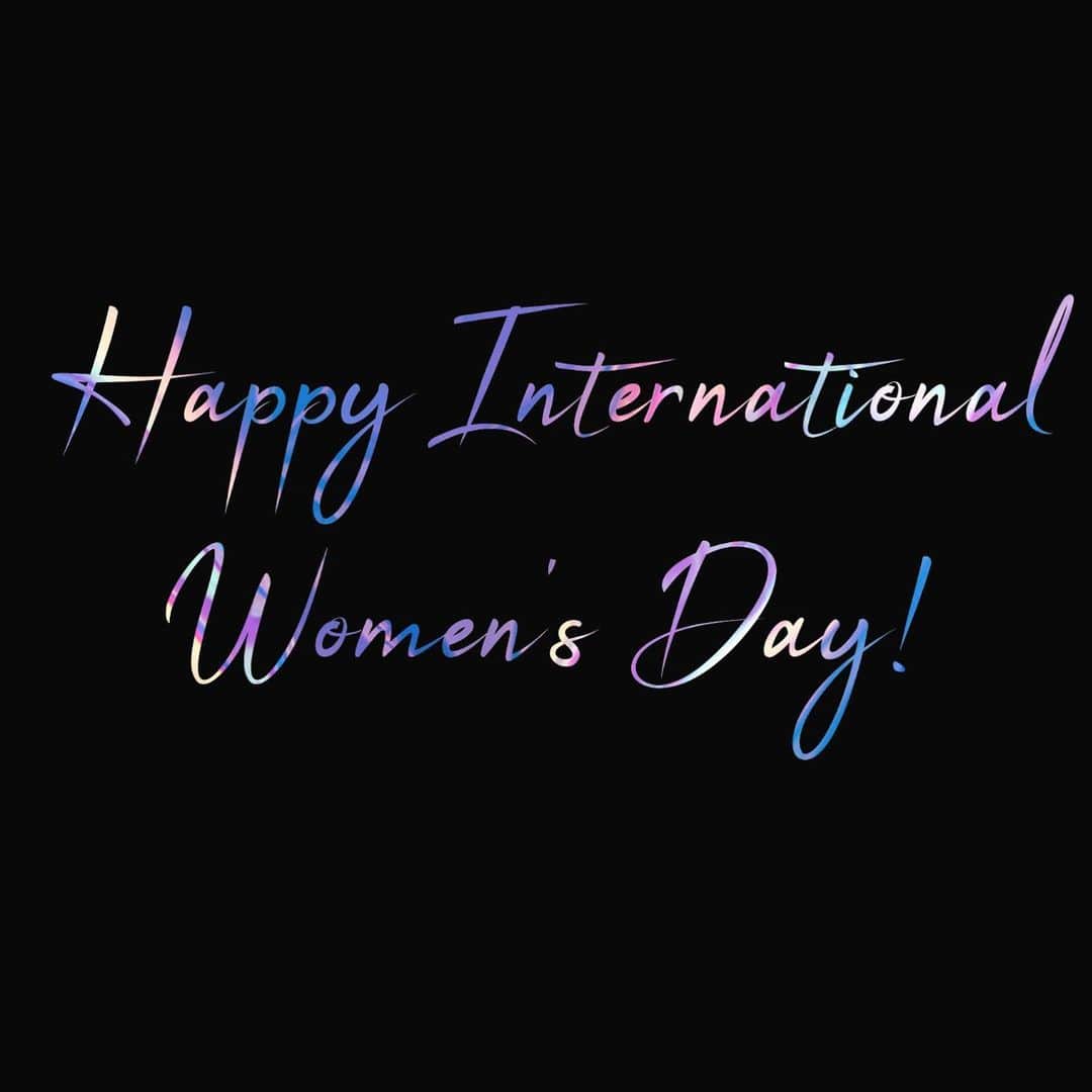 ナタリー・インブルーリアさんのインスタグラム写真 - (ナタリー・インブルーリアInstagram)「To all the great Women past, present and future. Thank you for all you have done, and continue to do. You rock! 👊⚡💜 #HappyInternationalWomensDay #IWD」3月9日 1時49分 - natalie_imbruglia